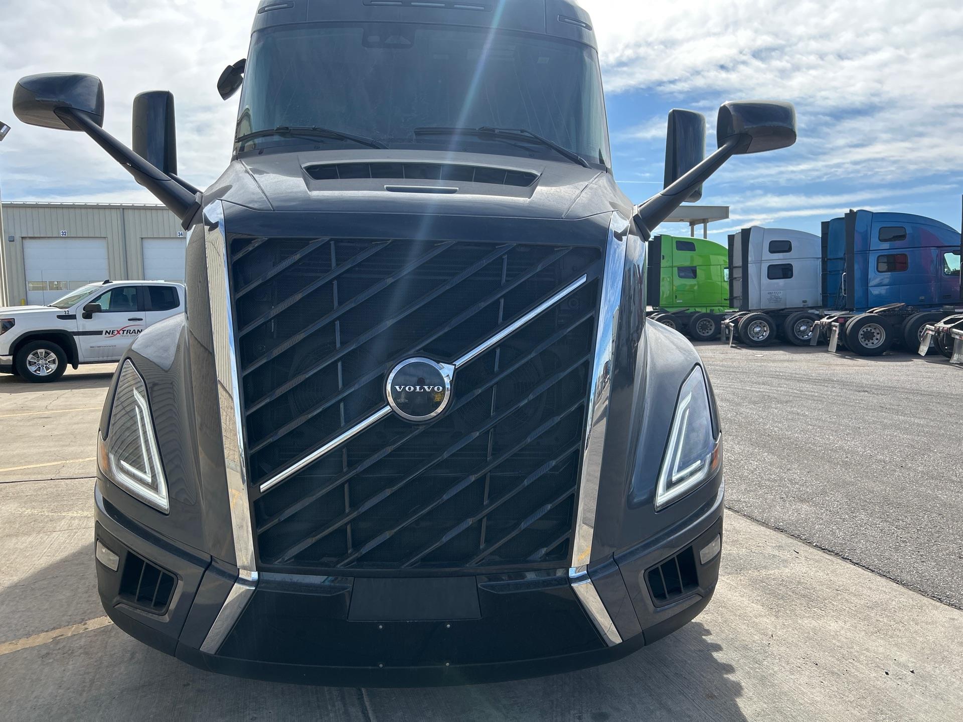 2026 Volvo - image 6