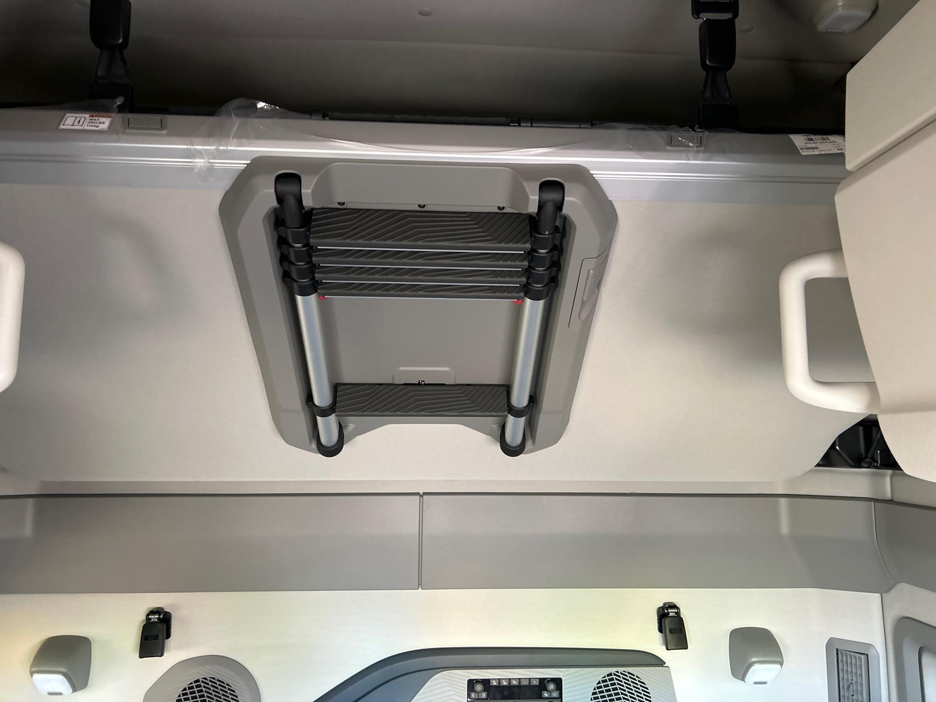 2026 Volvo - image 8