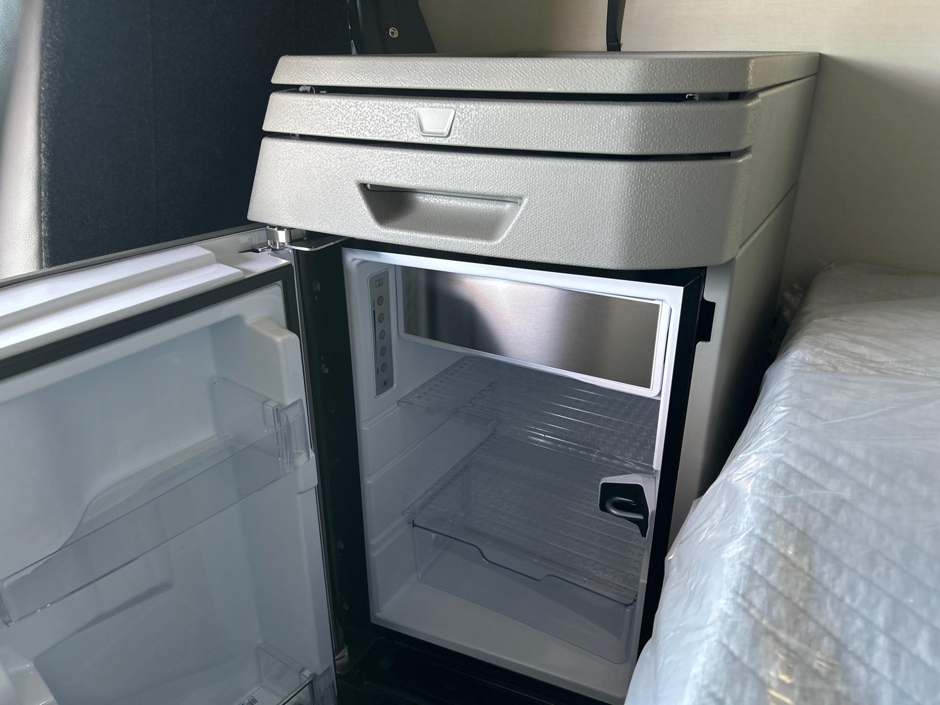 2026 Volvo - image 9