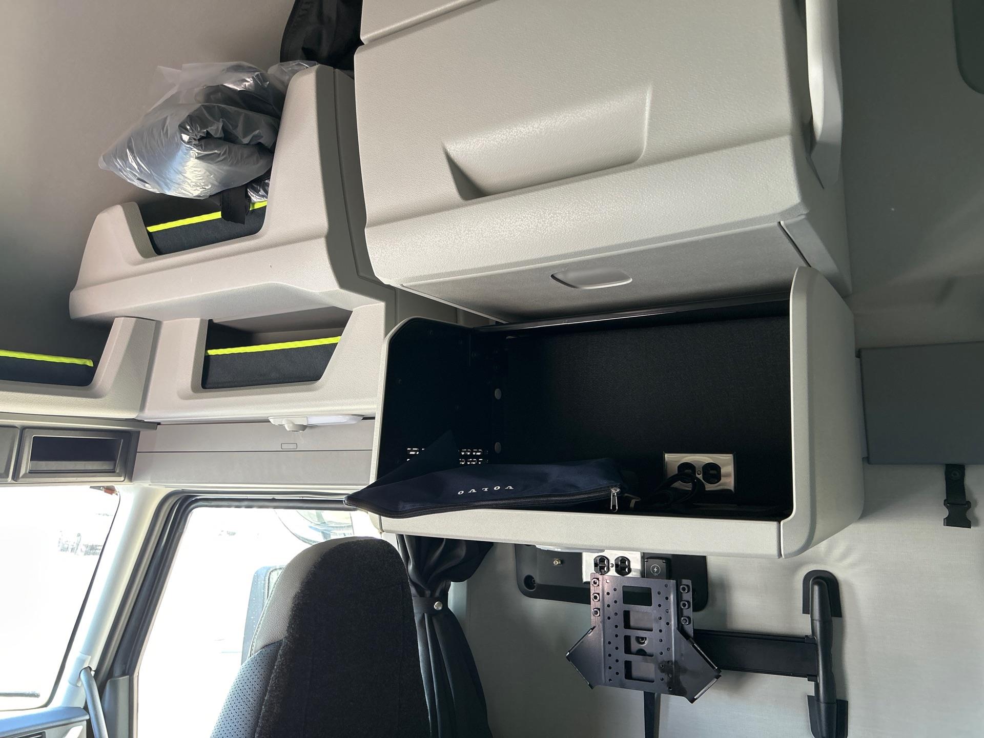 2026 Volvo - image 10