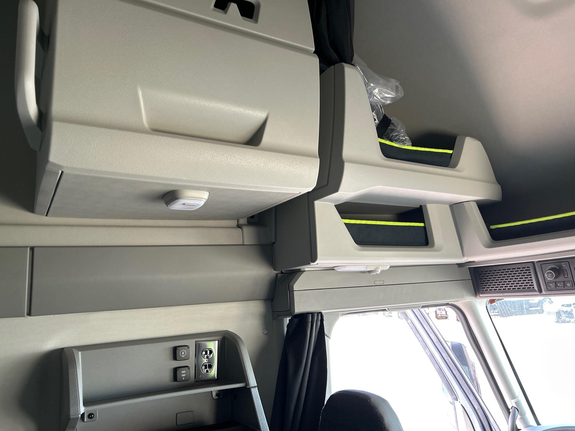 2026 Volvo - image 12