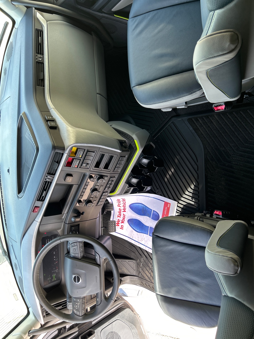 2026 Volvo - image 13