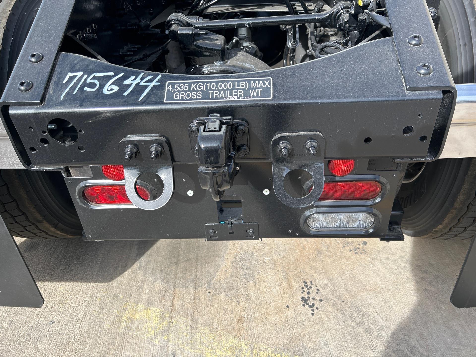 2026 Volvo - image 9