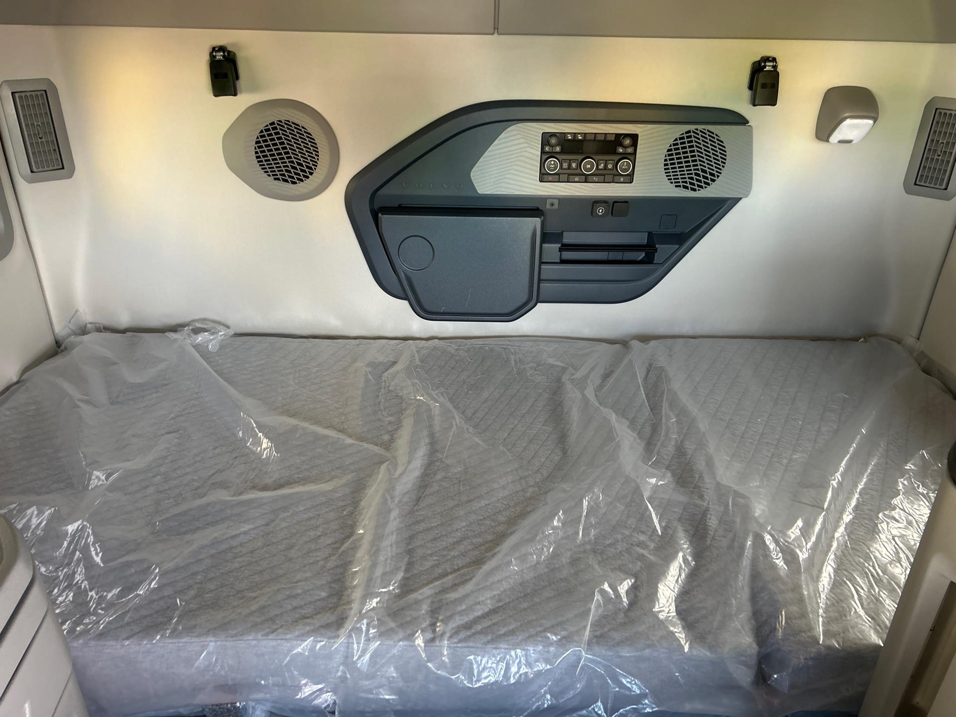 2026 Volvo - image 10