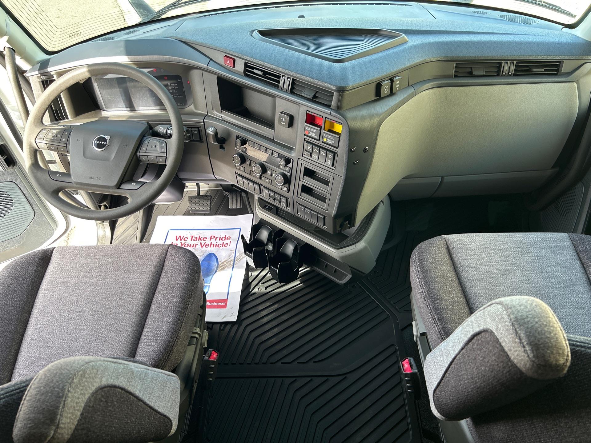 2026 Volvo - image 16