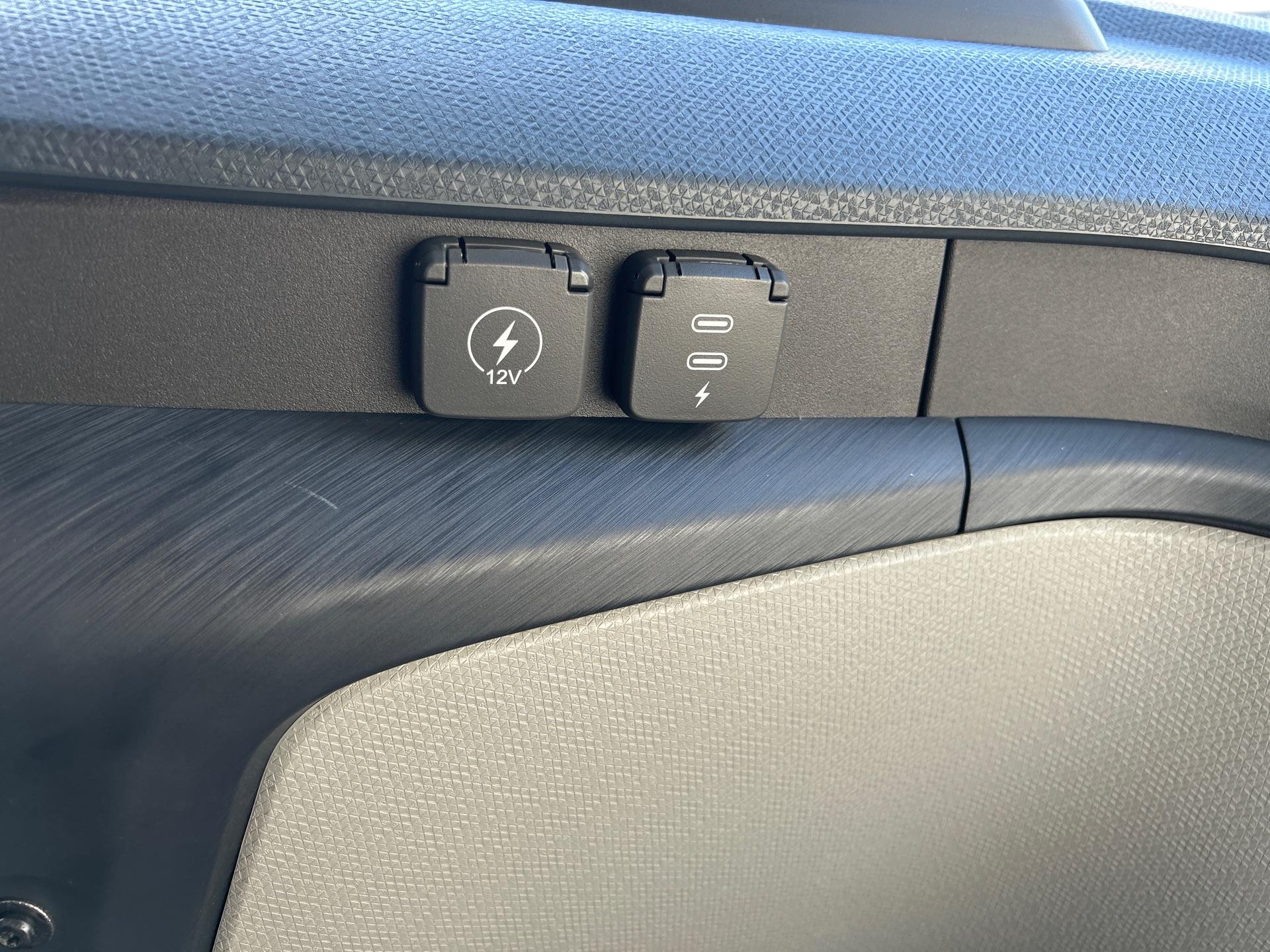 2026 Volvo - image 18