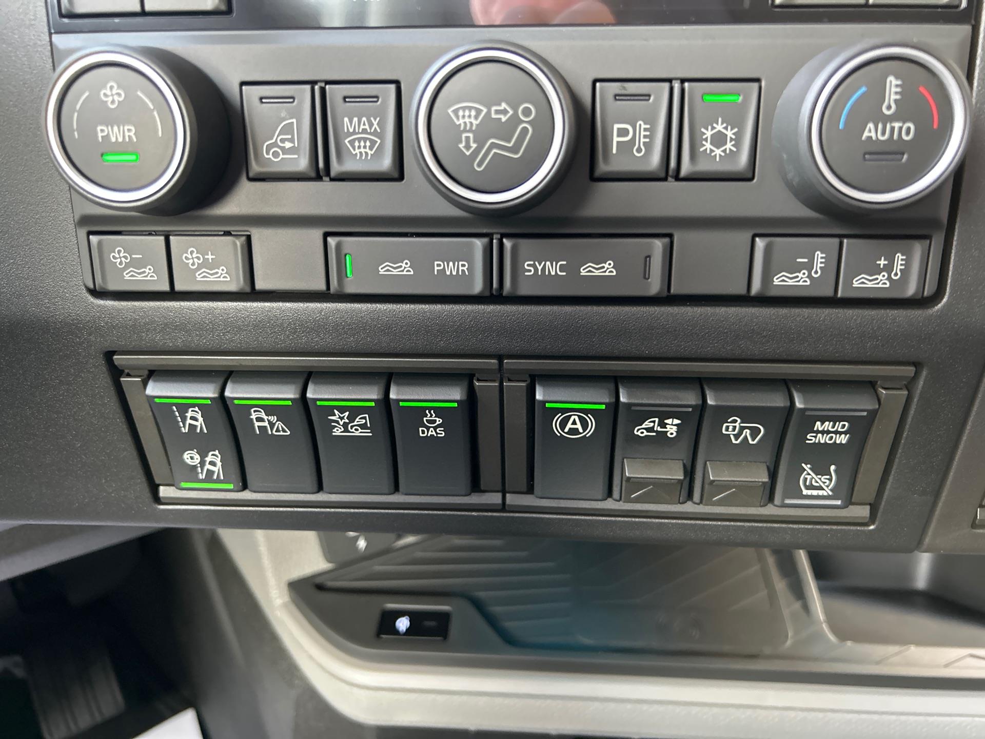 2026 Volvo - image 20