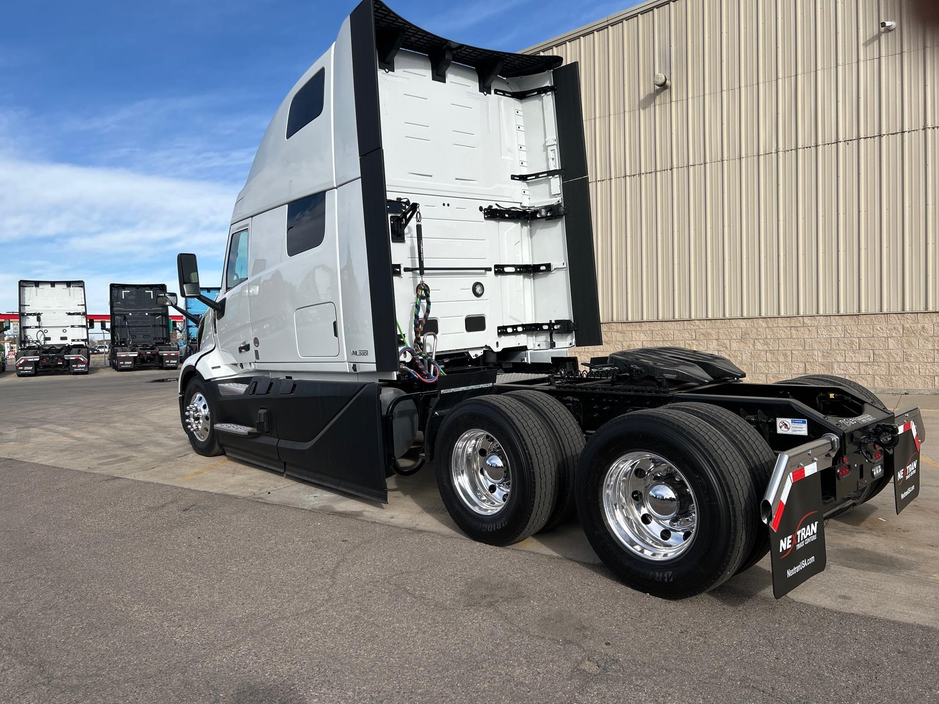 2026 Volvo - image 3