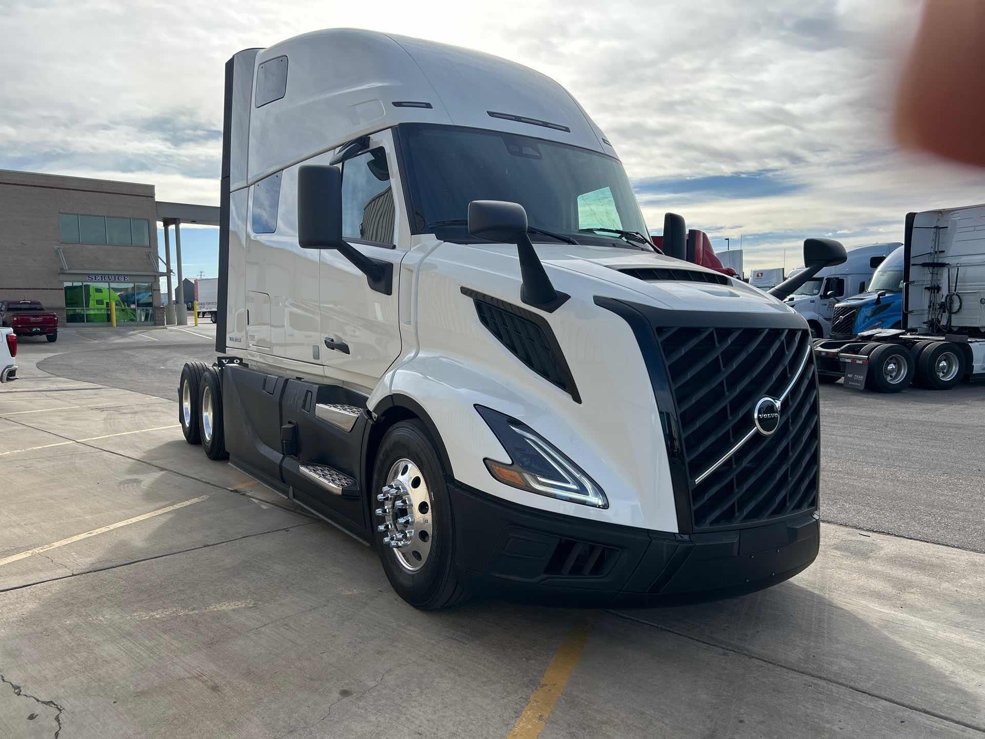 2026 Volvo - image 5