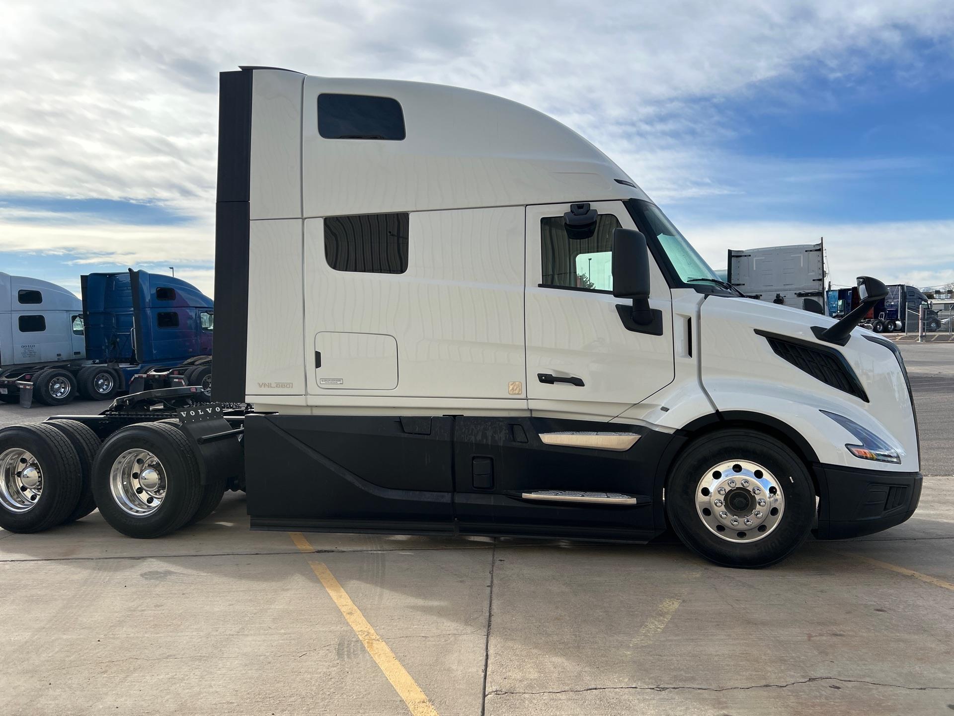 2026 Volvo - image 6