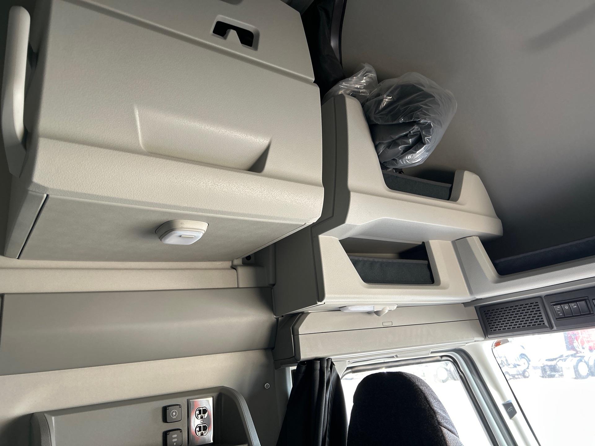 2026 Volvo - image 14