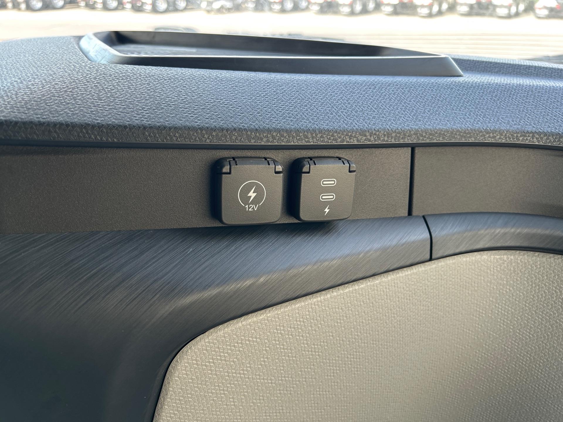 2026 Volvo - image 16