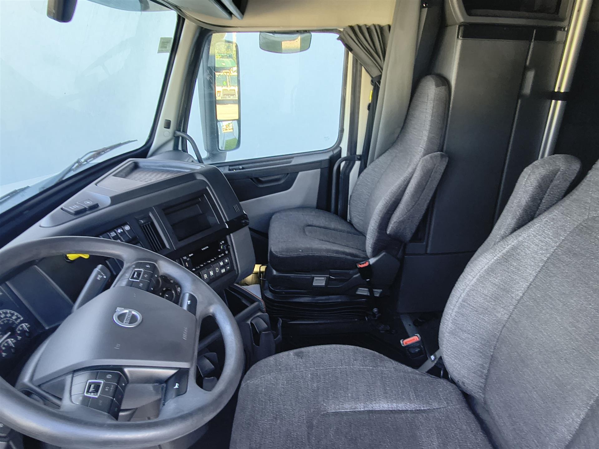 2024 Volvo - image 9