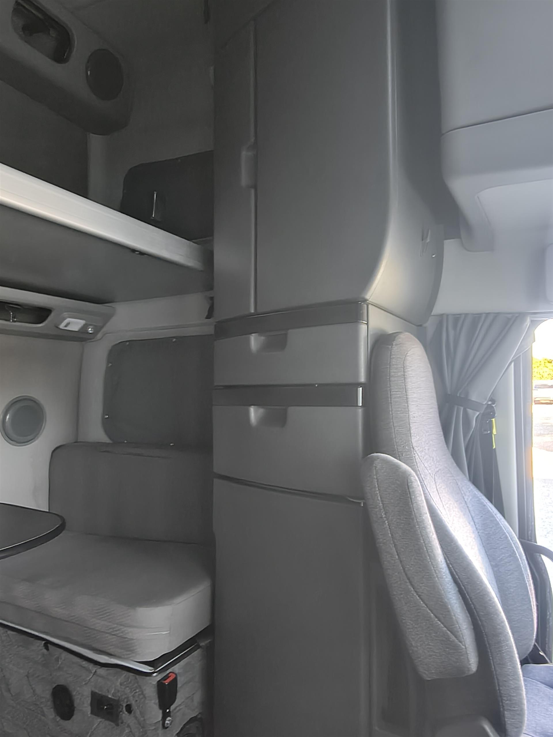 2024 Volvo - image 14