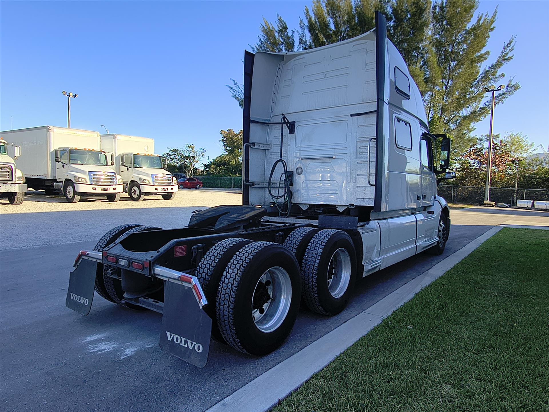 2024 Volvo - image 5