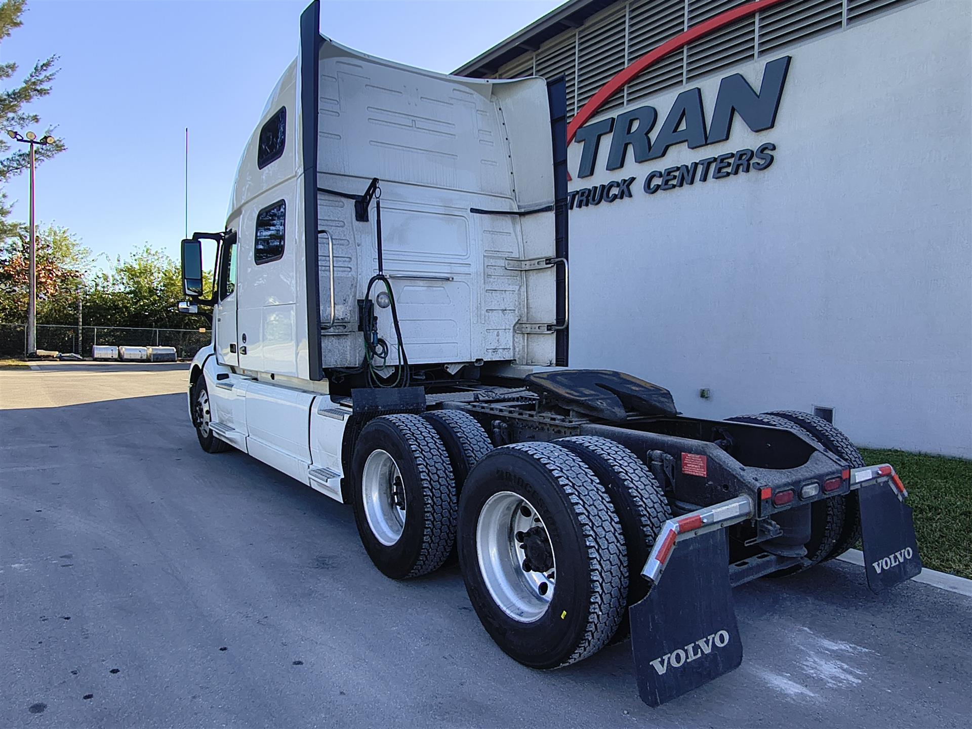 2024 Volvo - image 7