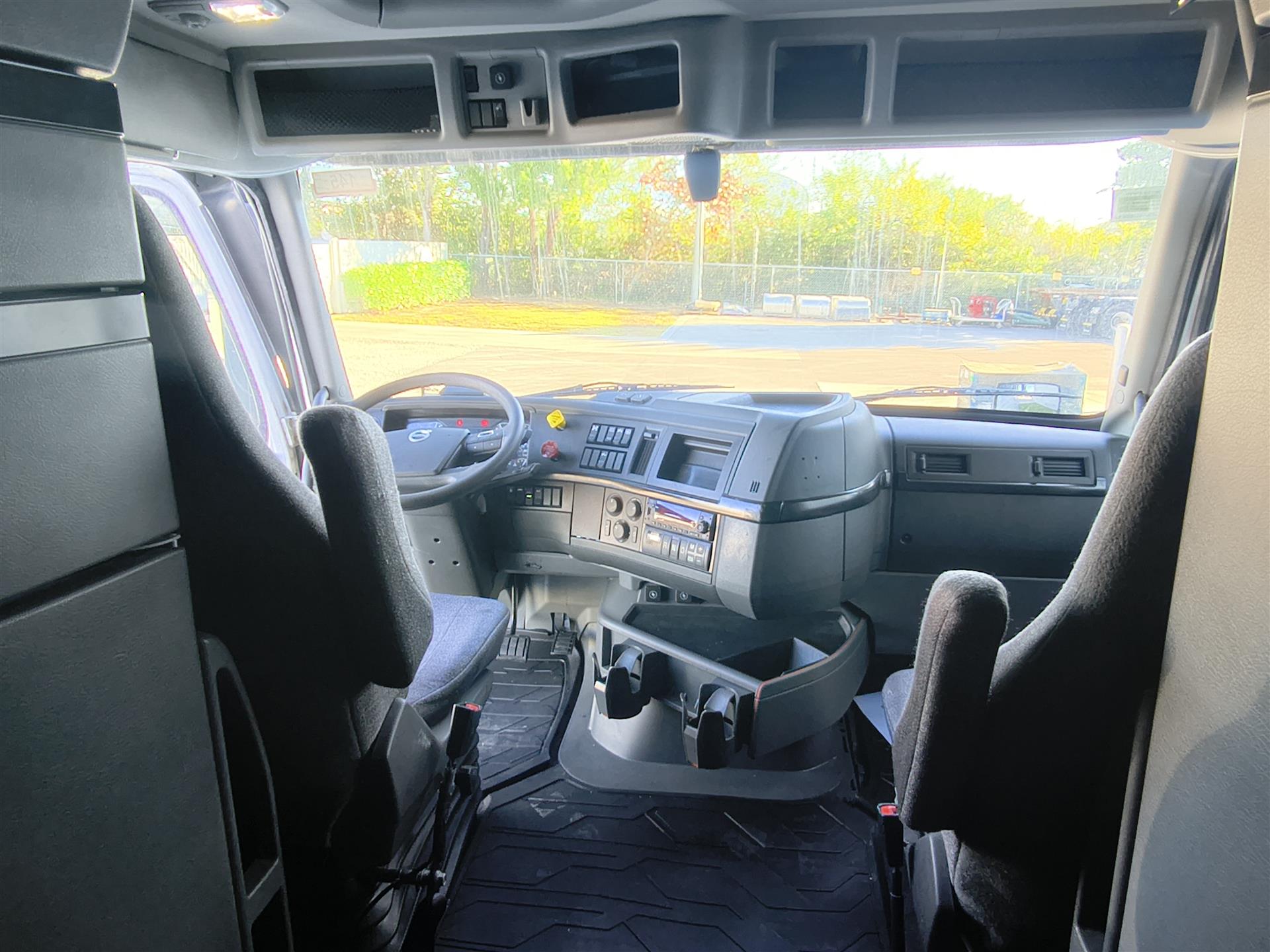 2024 Volvo - image 11