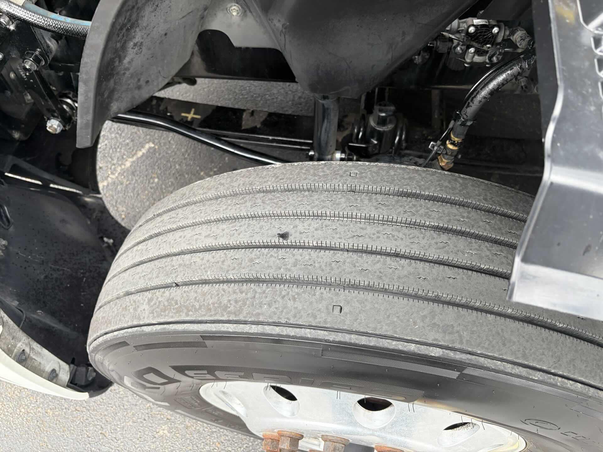 2022 Volvo - image 13