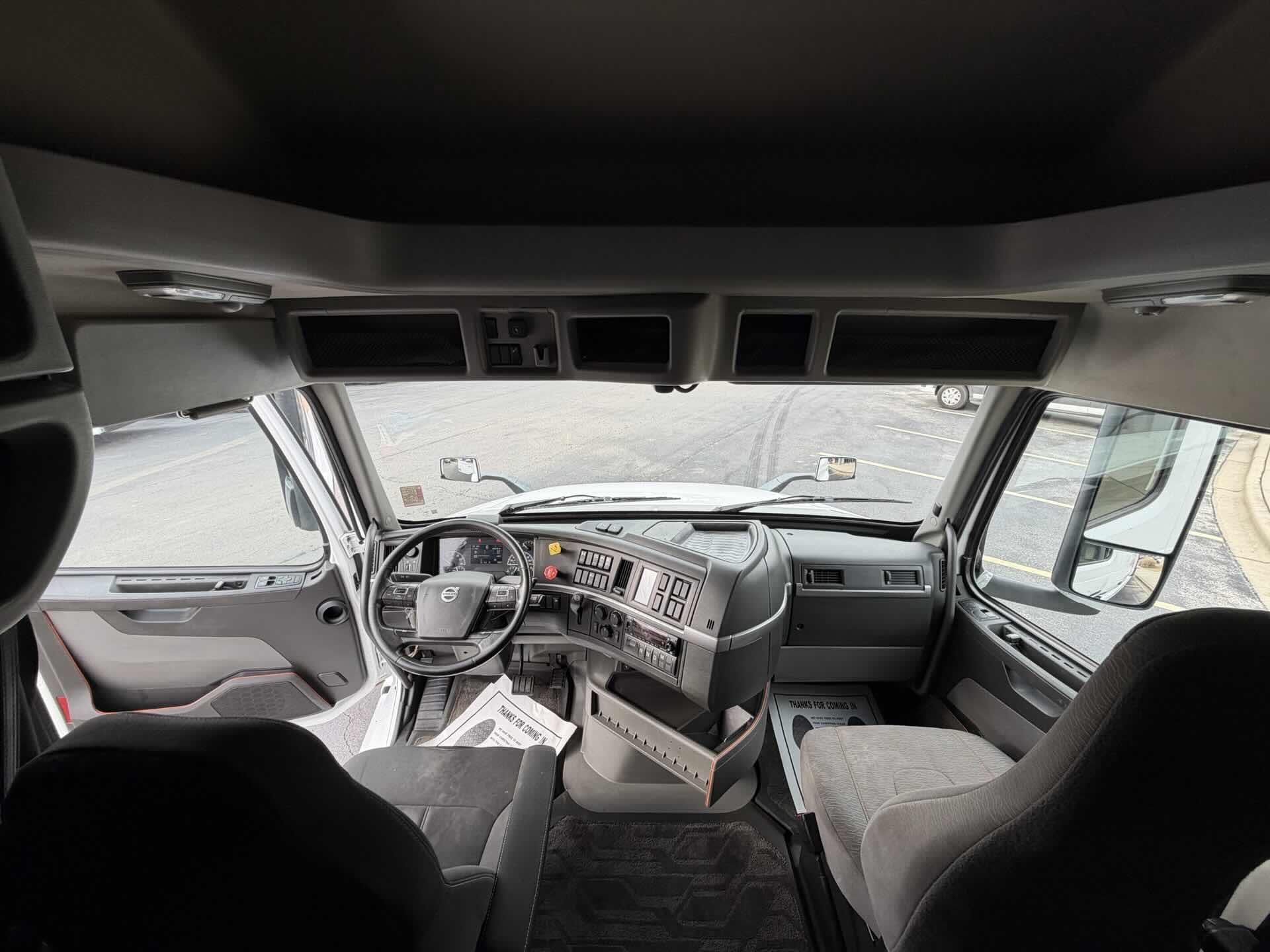 2022 Volvo - image 20