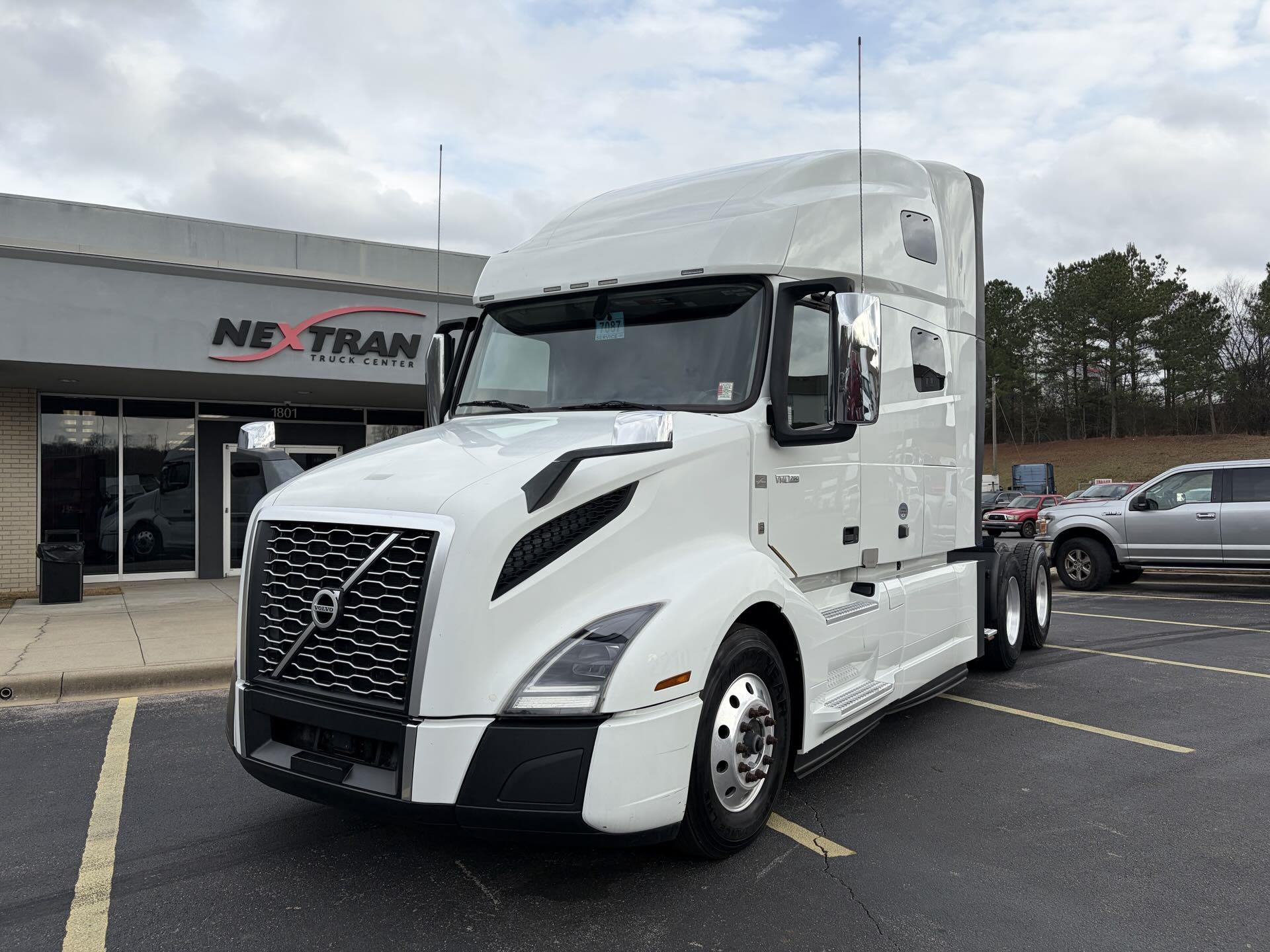 2022 Volvo VNL64T760