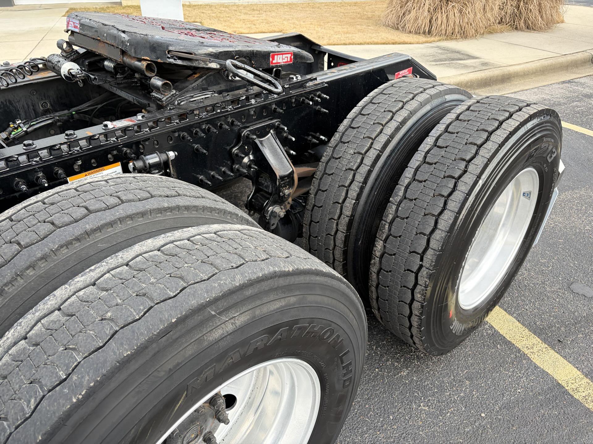 2022 Volvo - image 10