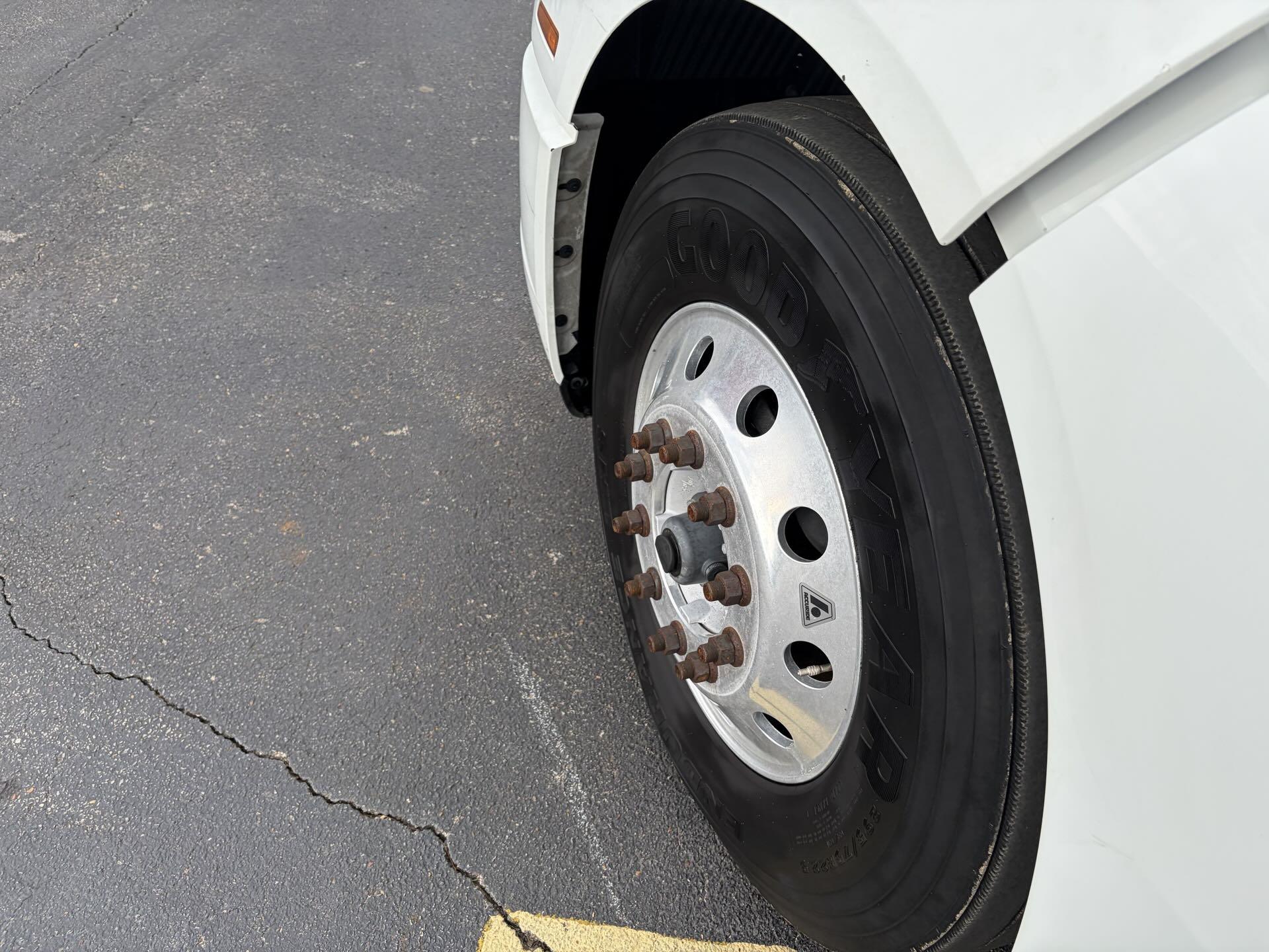 2022 Volvo - image 11