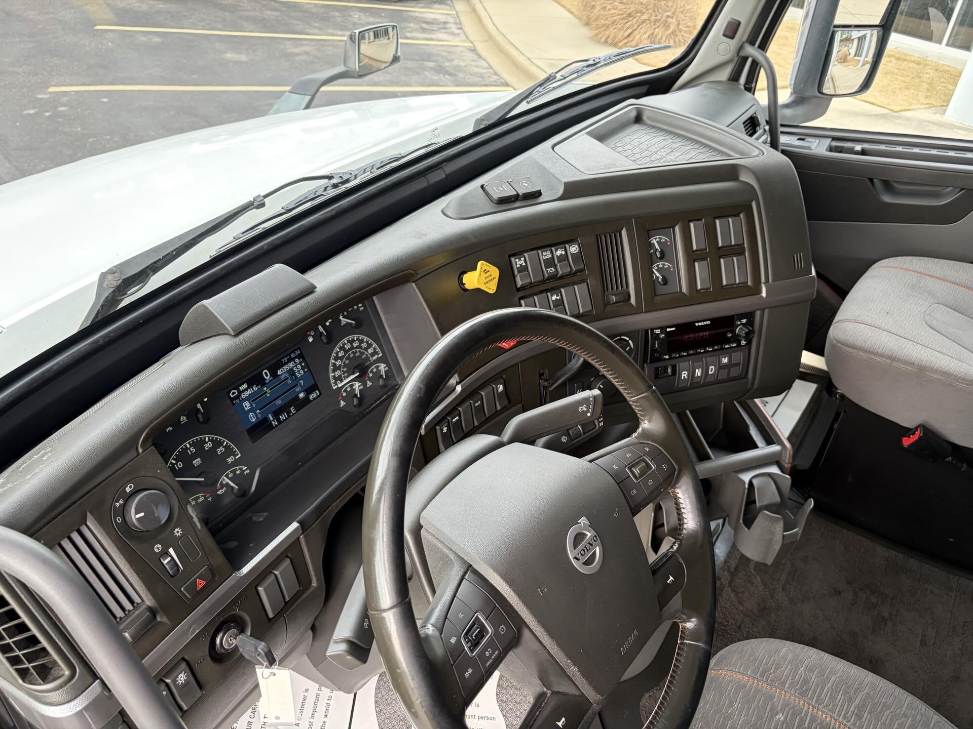 2022 Volvo - image 14