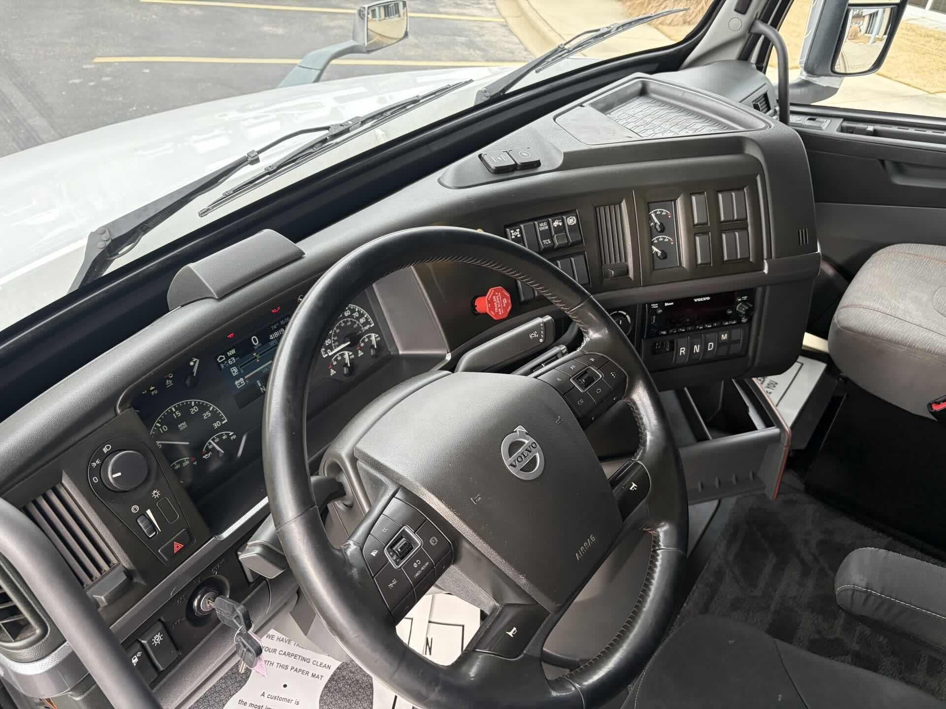 2022 Volvo - image 14