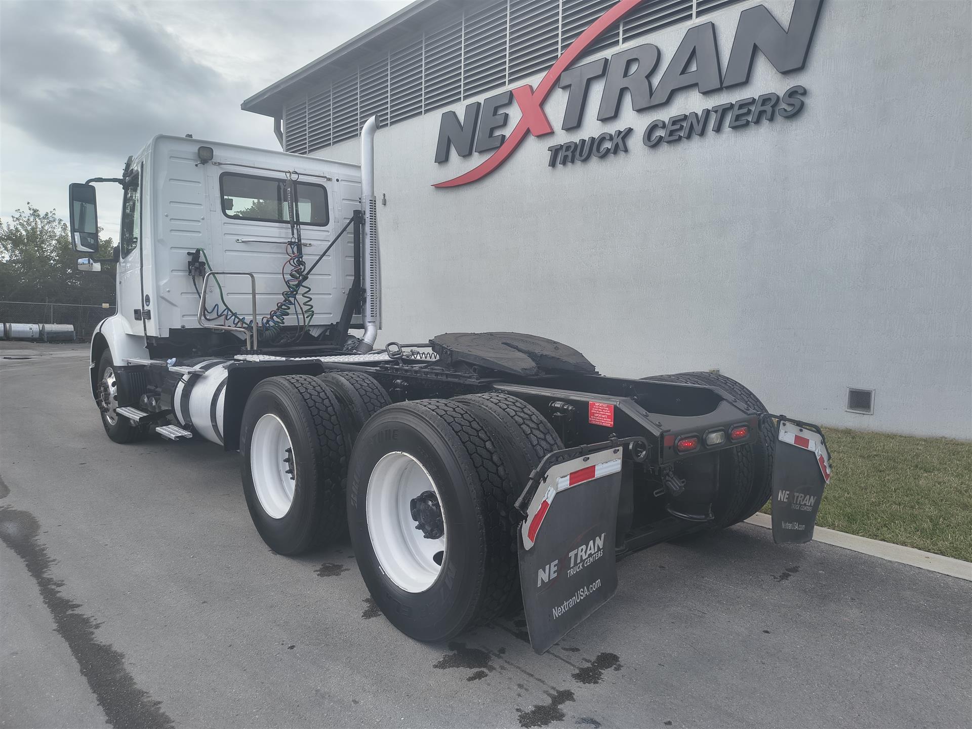 2020 Volvo - image 7