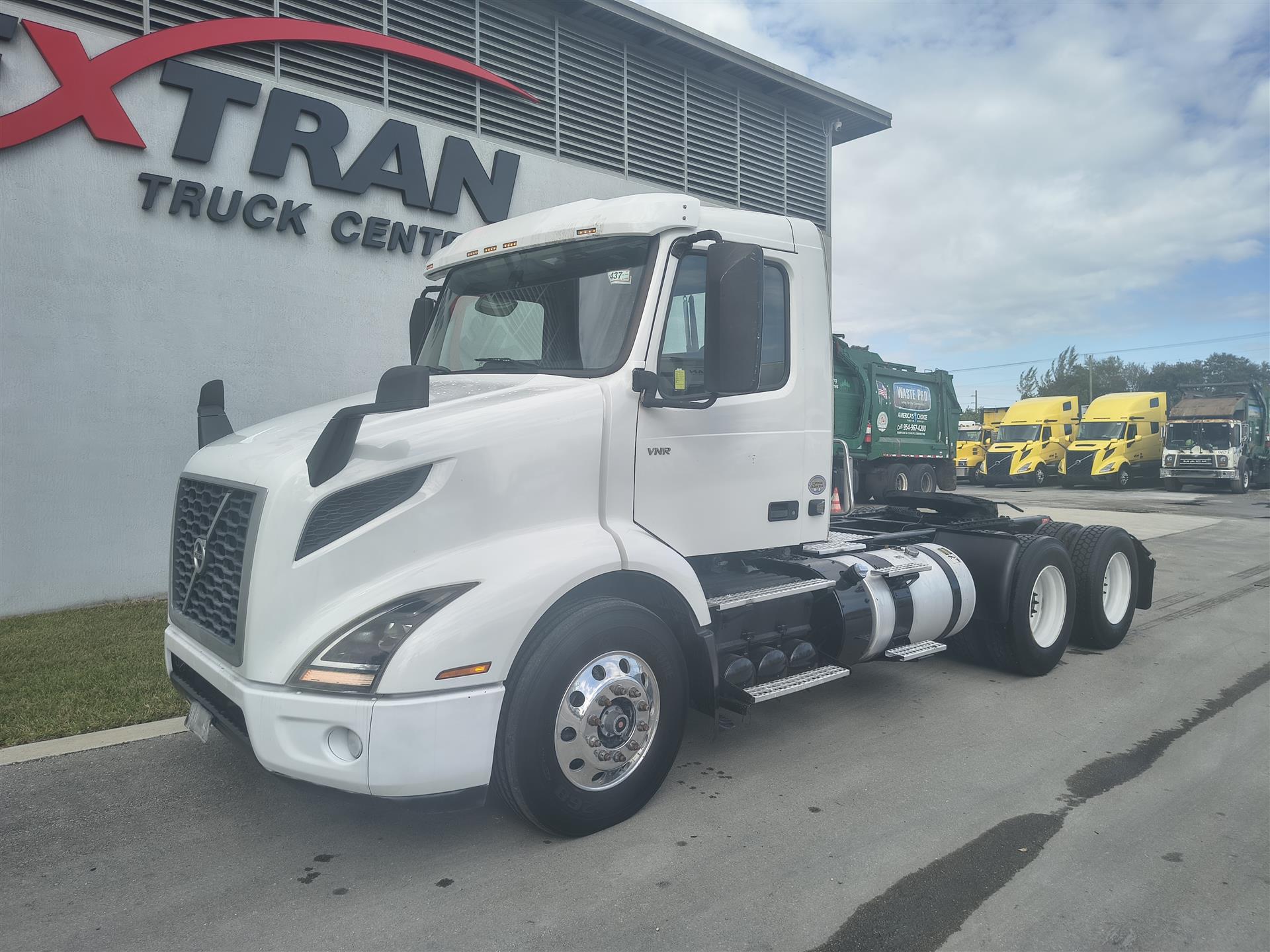 2020 Volvo - image 2