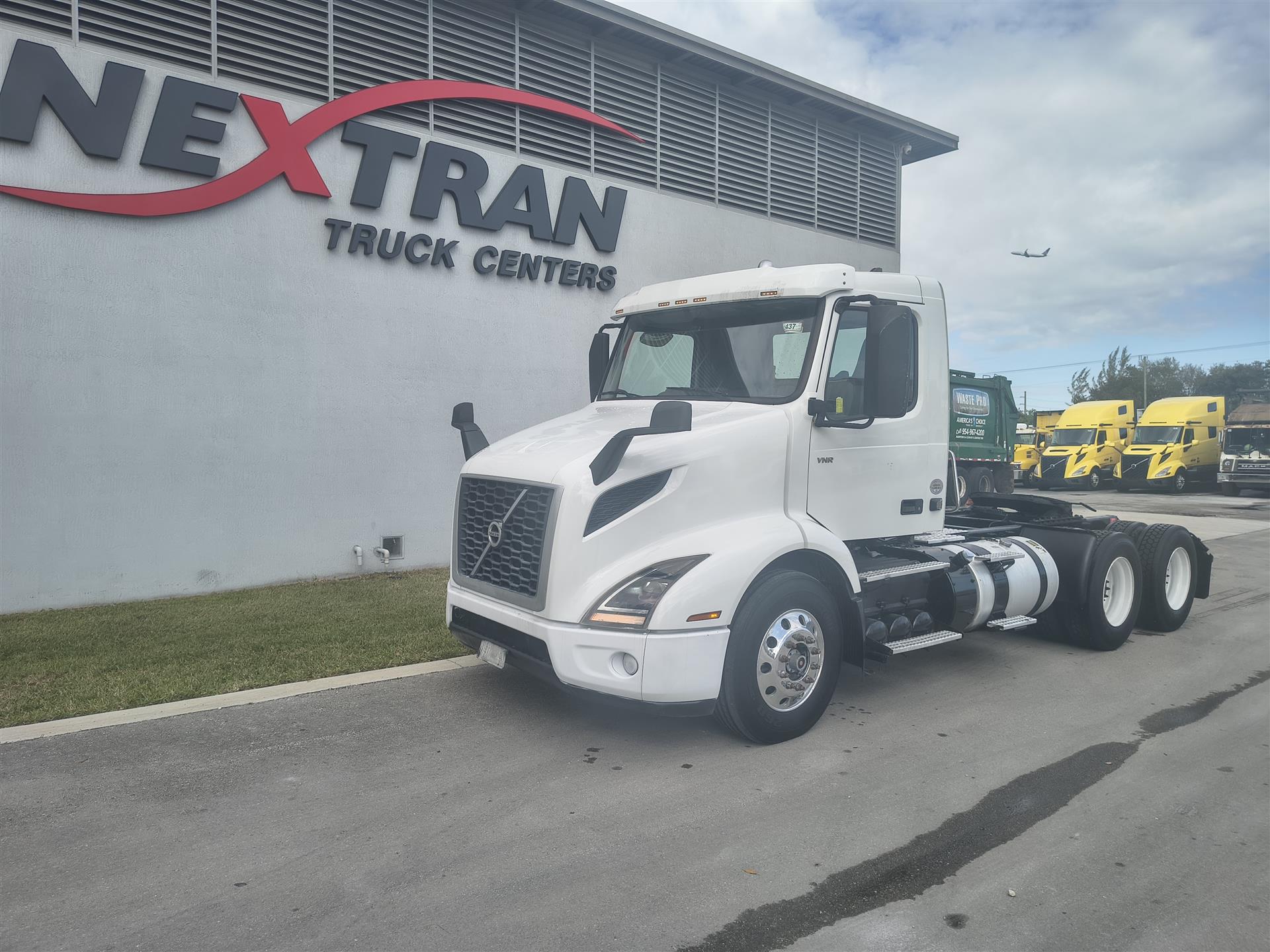 2020 Volvo VNR64T300