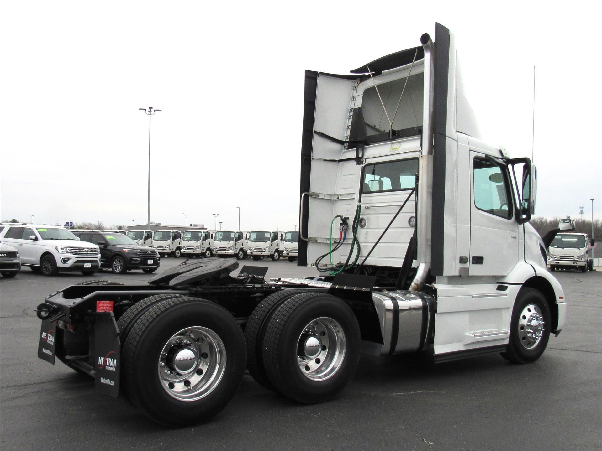 2020 Volvo - image 6