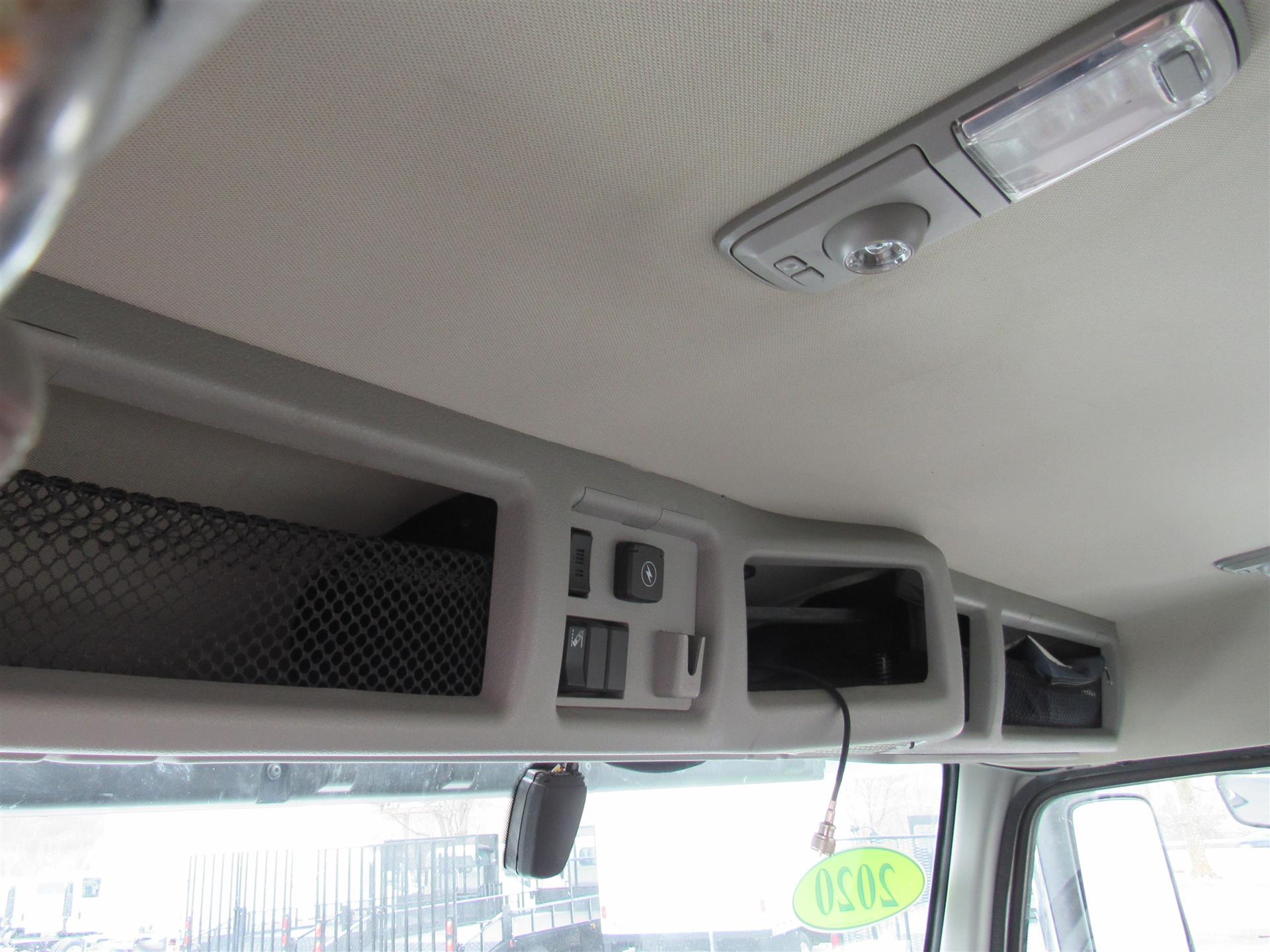 2020 Volvo - image 12