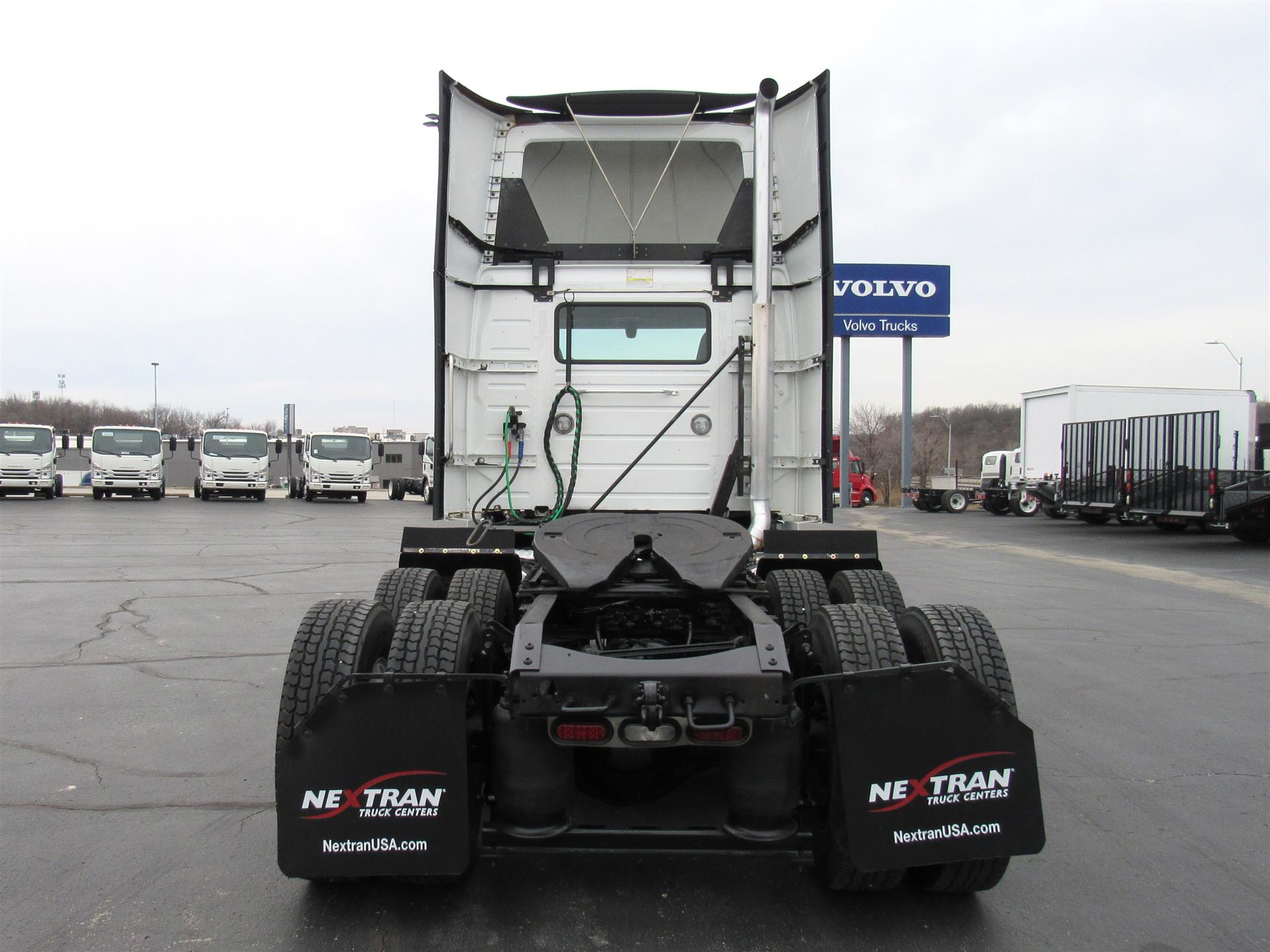 2020 Volvo - image 5