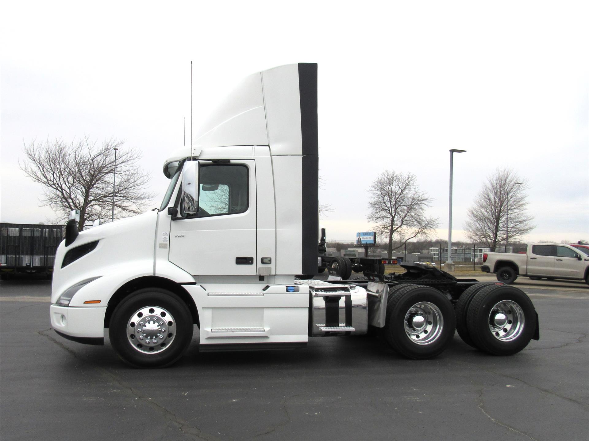 2020 Volvo - image 2