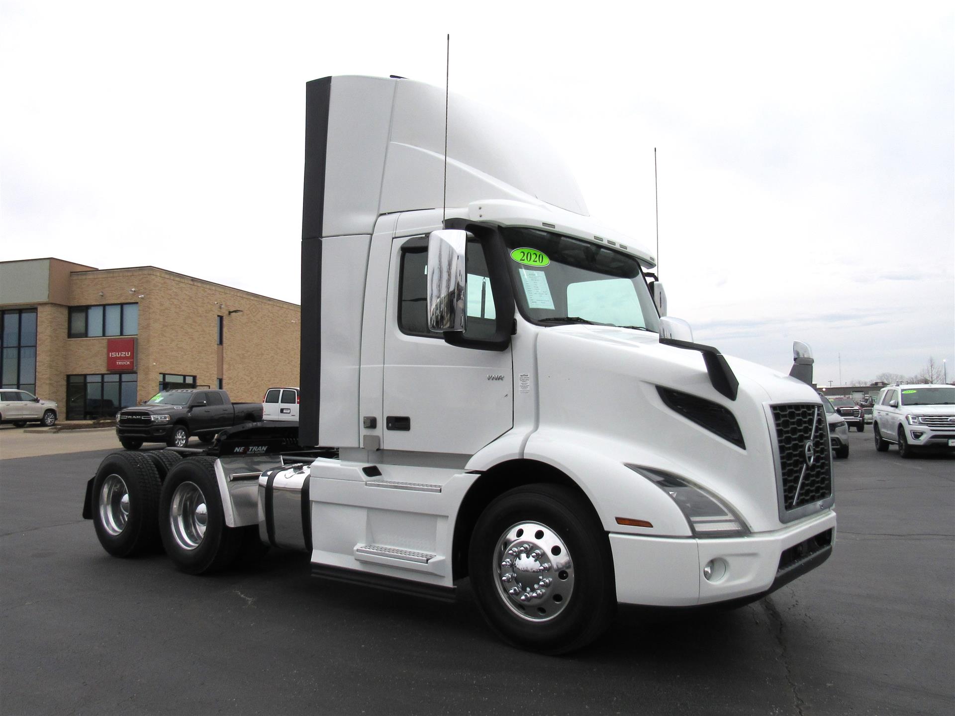 2020 Volvo - image 8