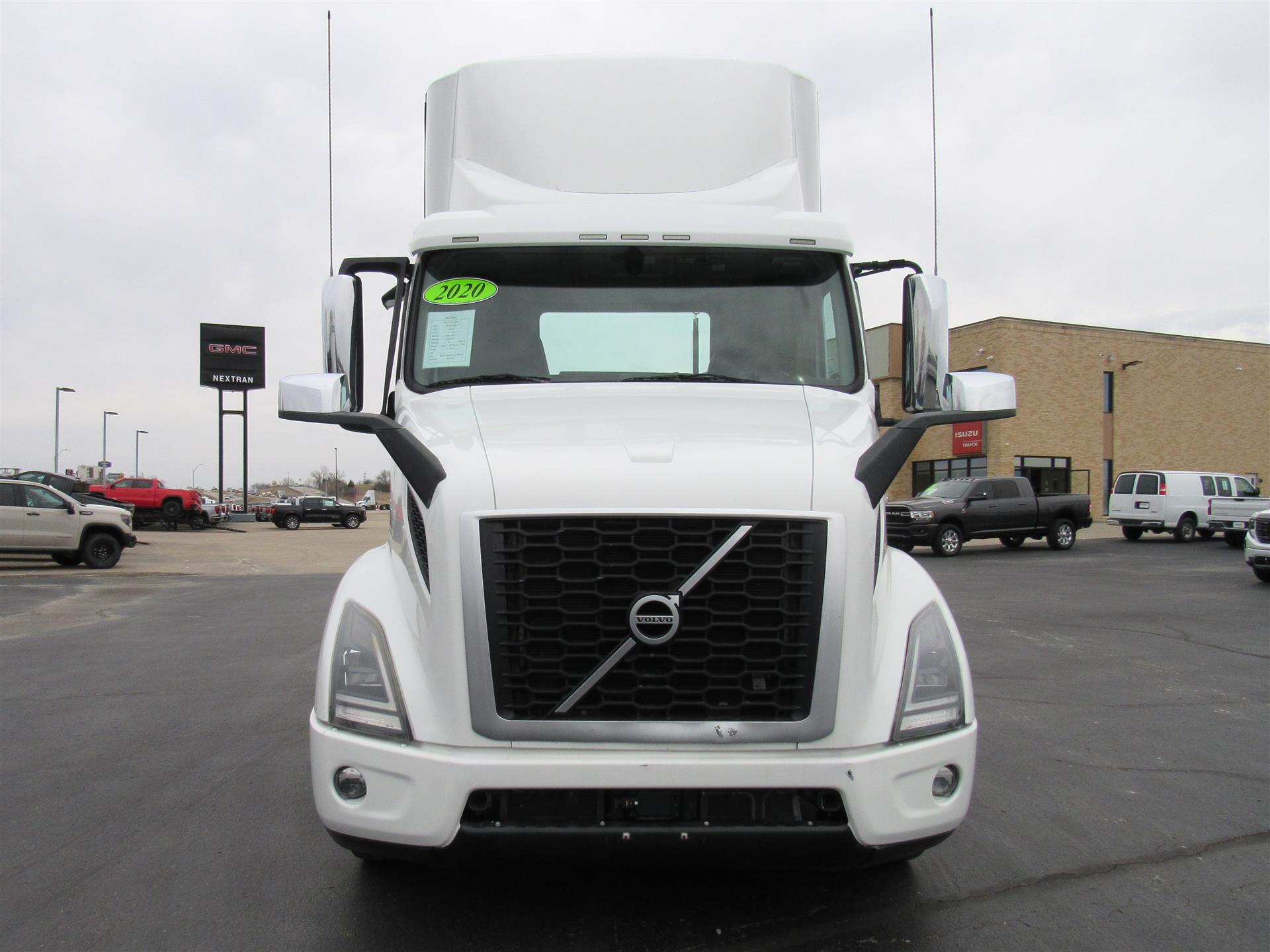 2020 Volvo - image 9