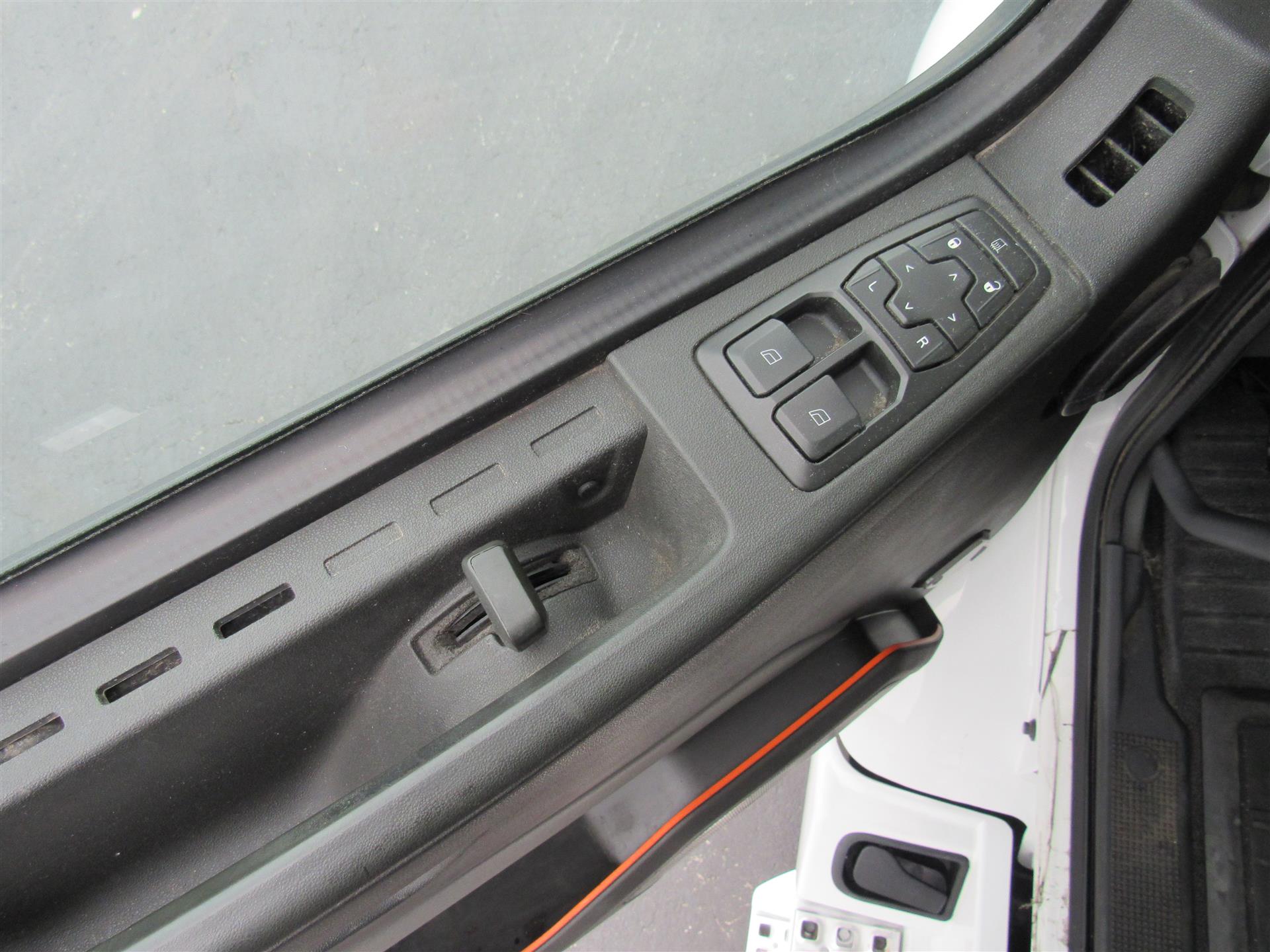 2020 Volvo - image 11