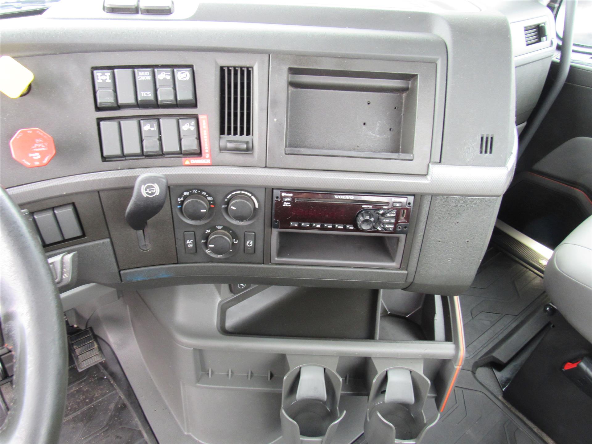 2020 Volvo - image 15