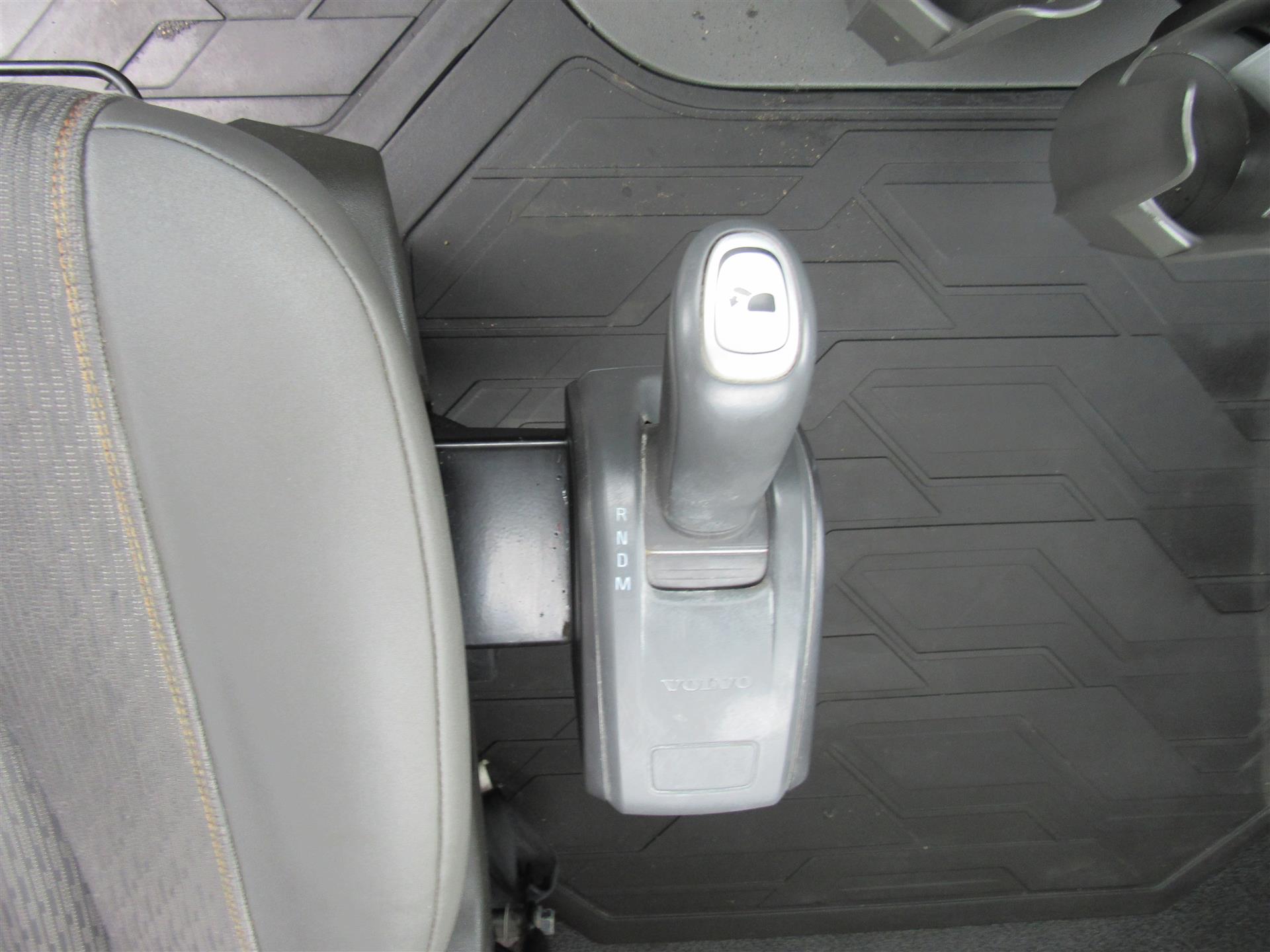 2020 Volvo - image 16