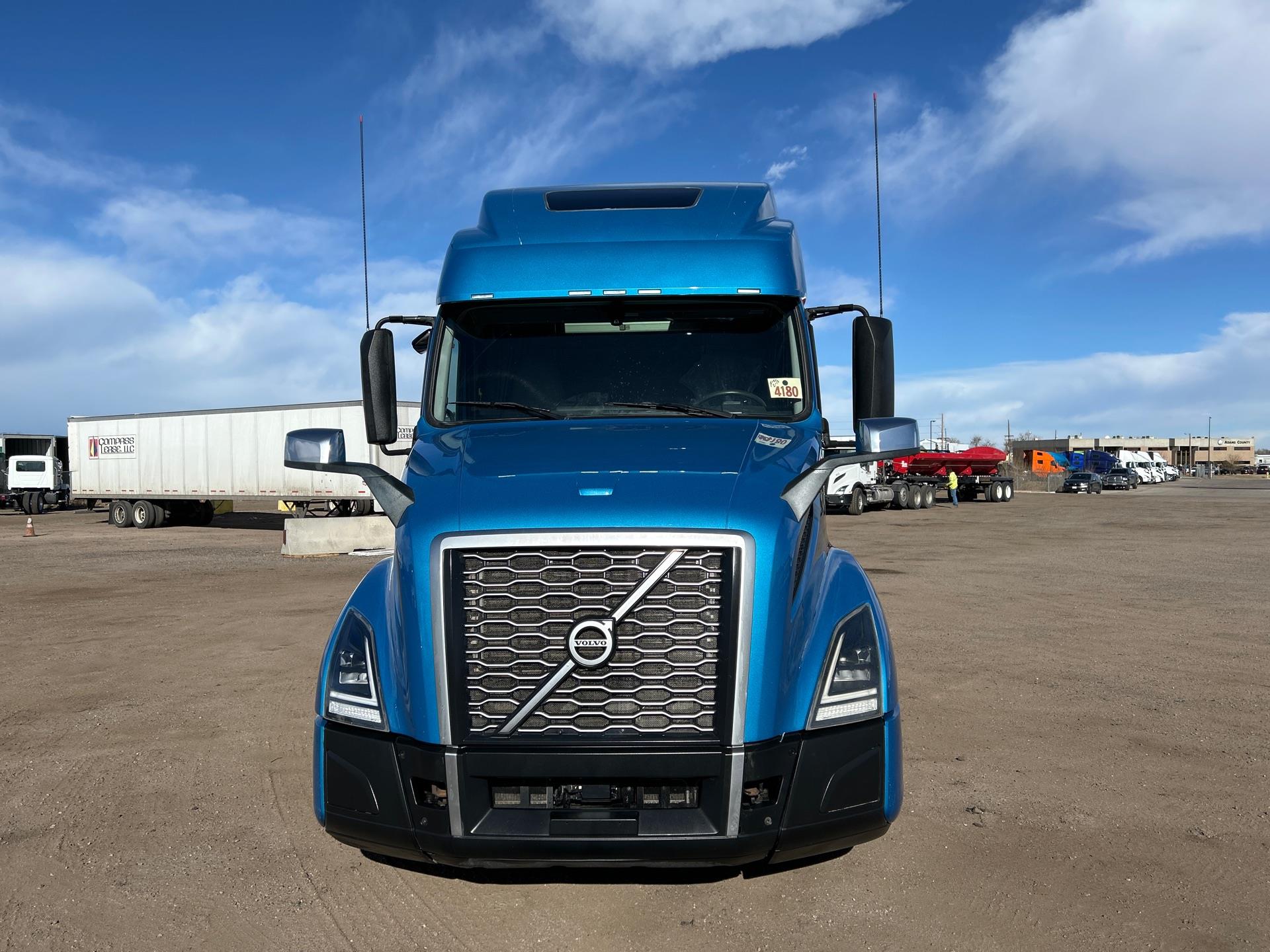 2020 Volvo - image 7