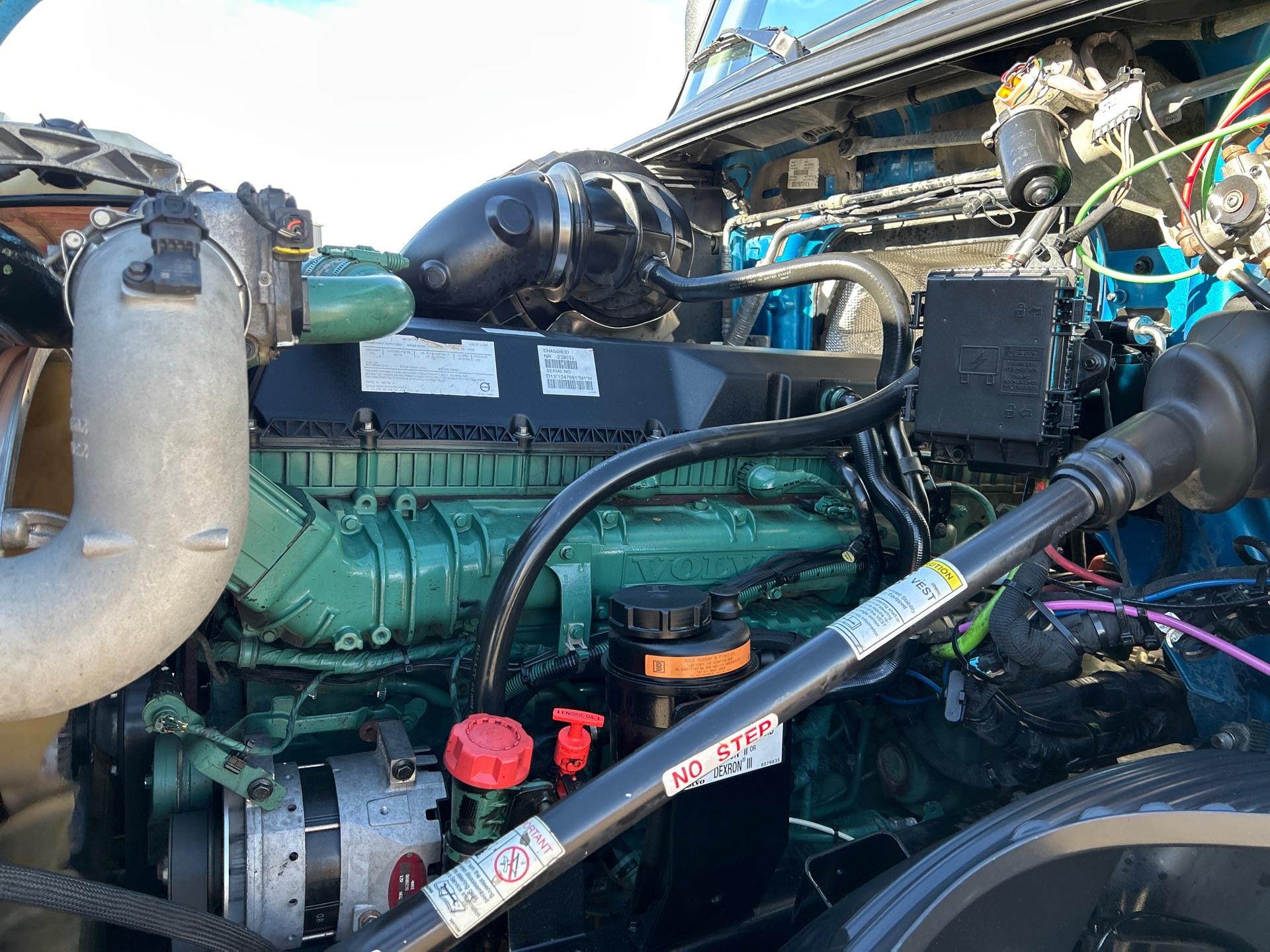 2020 Volvo - image 8