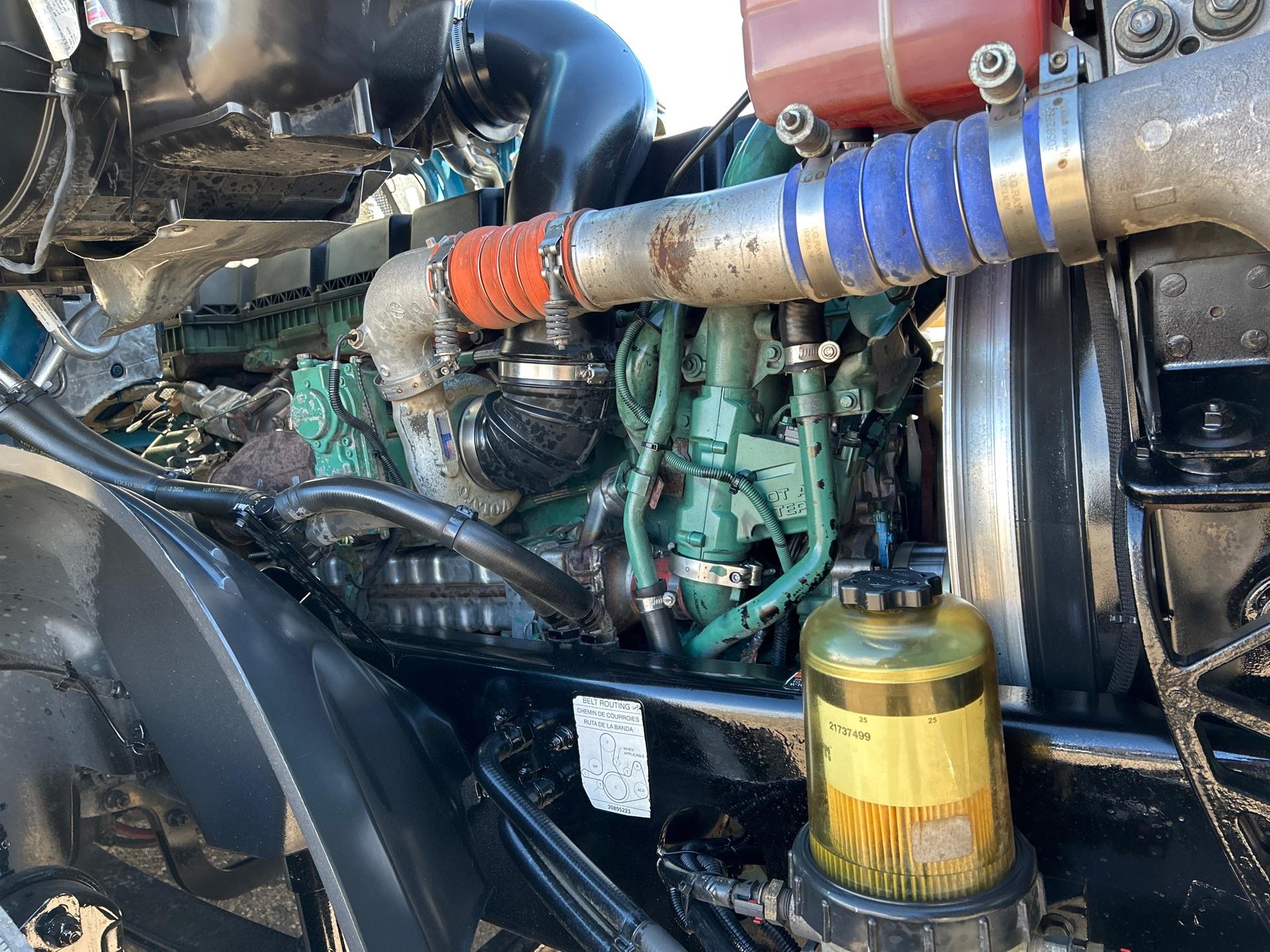 2020 Volvo - image 9