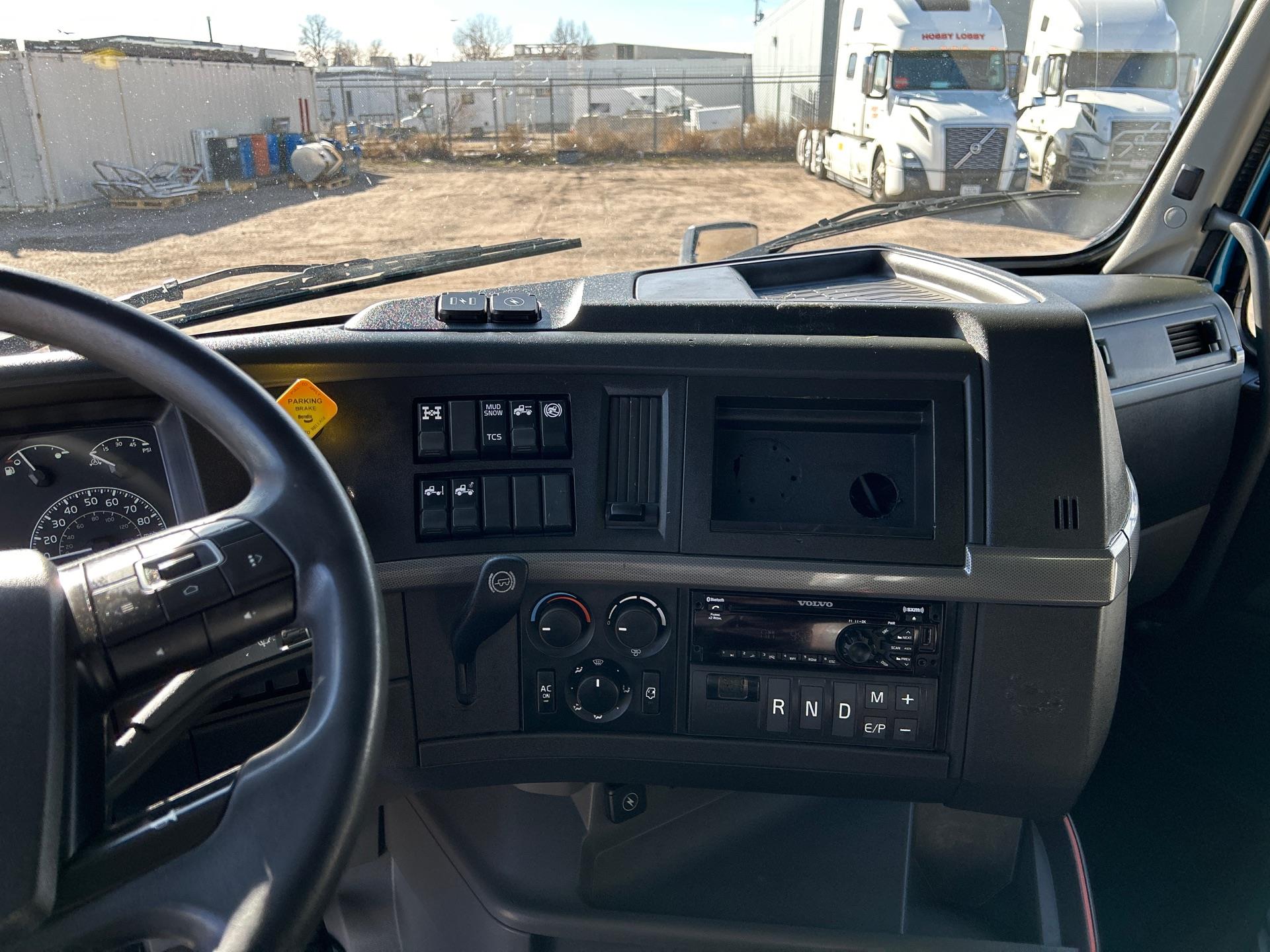 2020 Volvo - image 11