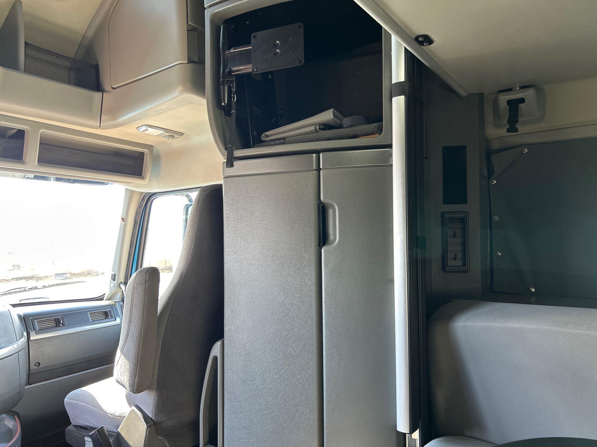 2020 Volvo - image 14