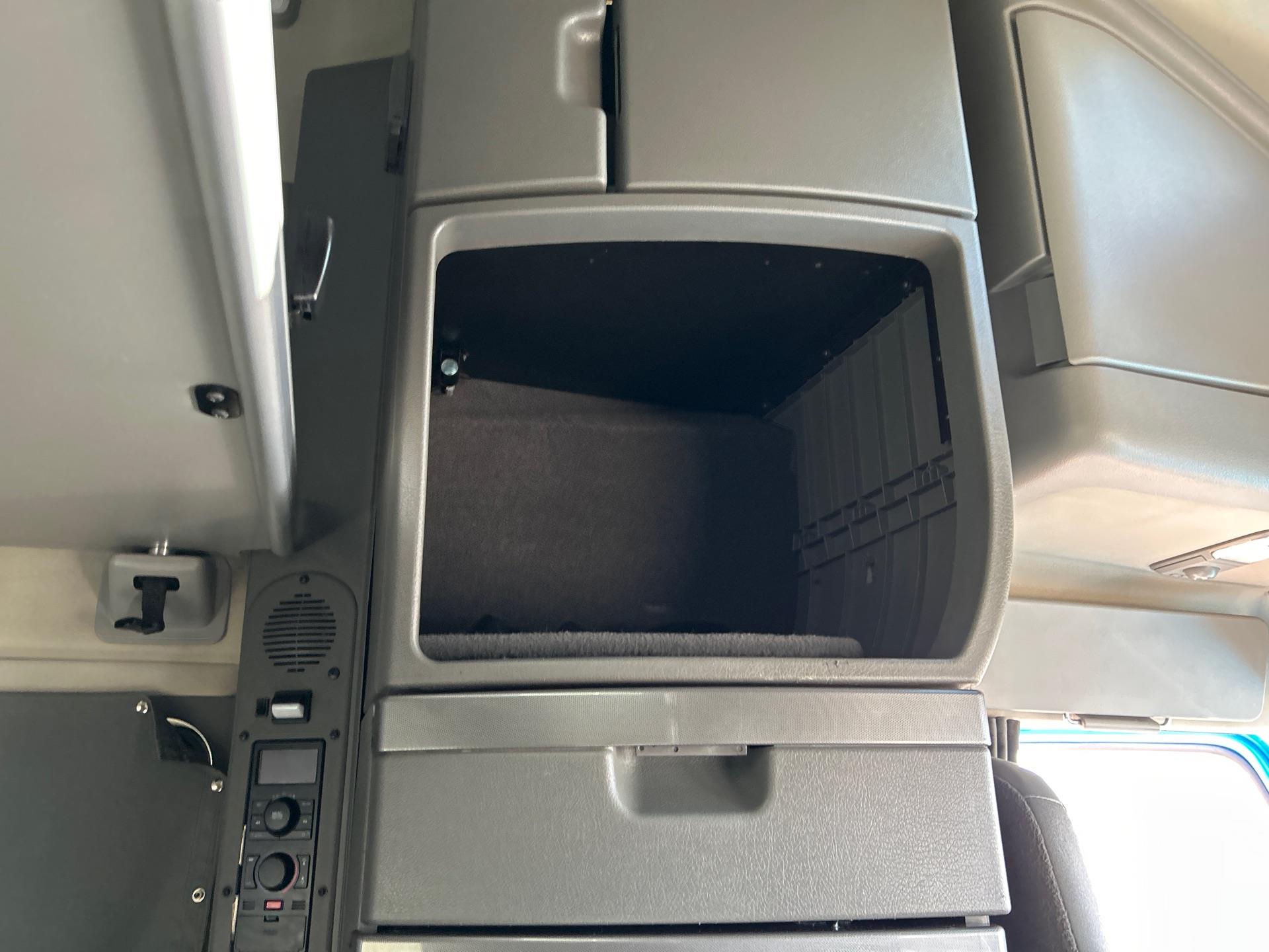 2020 Volvo - image 16