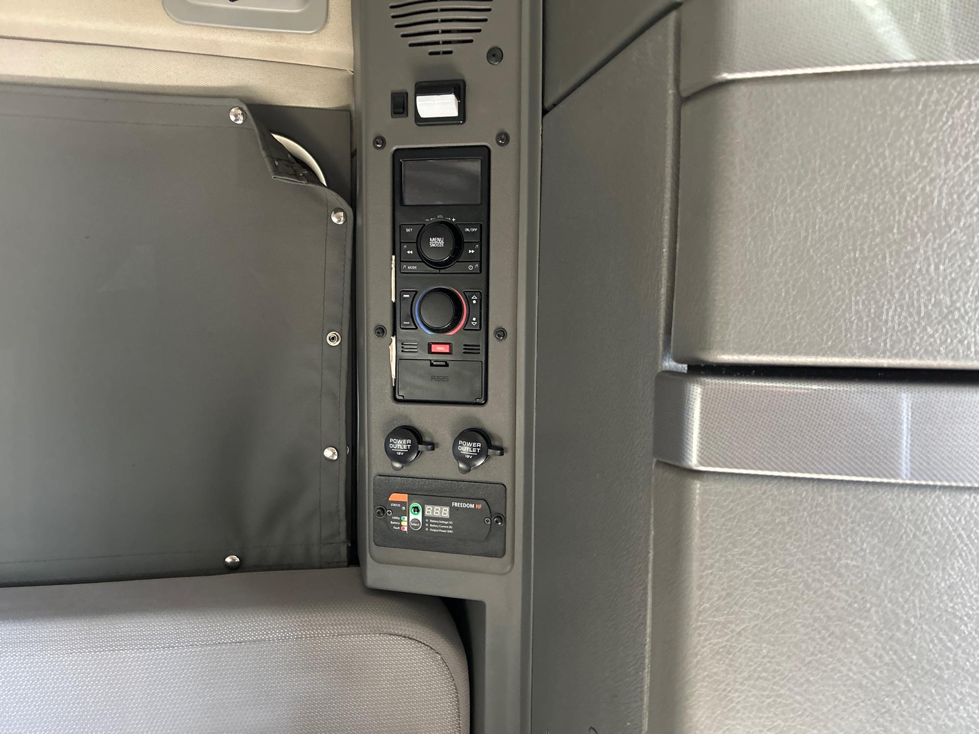 2020 Volvo - image 17