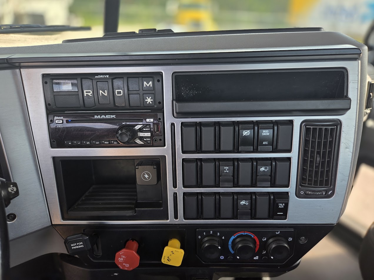 2020 Mack - image 10