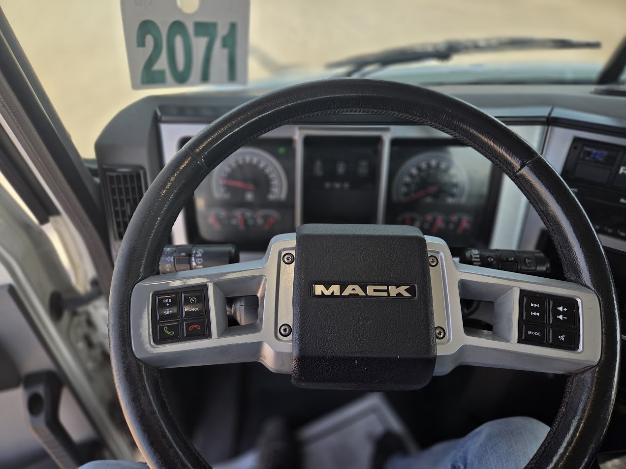 2020 Mack - image 12
