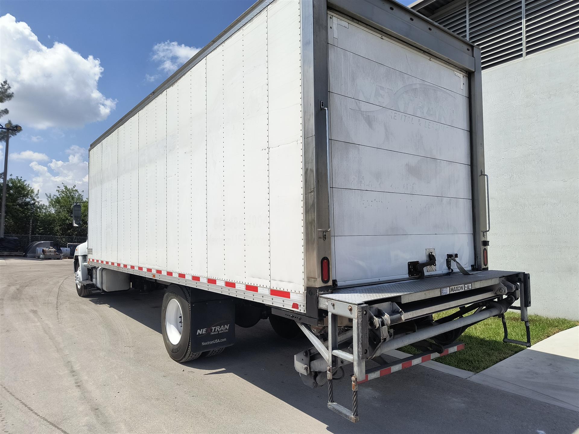 2019 Hino 338 - image 6